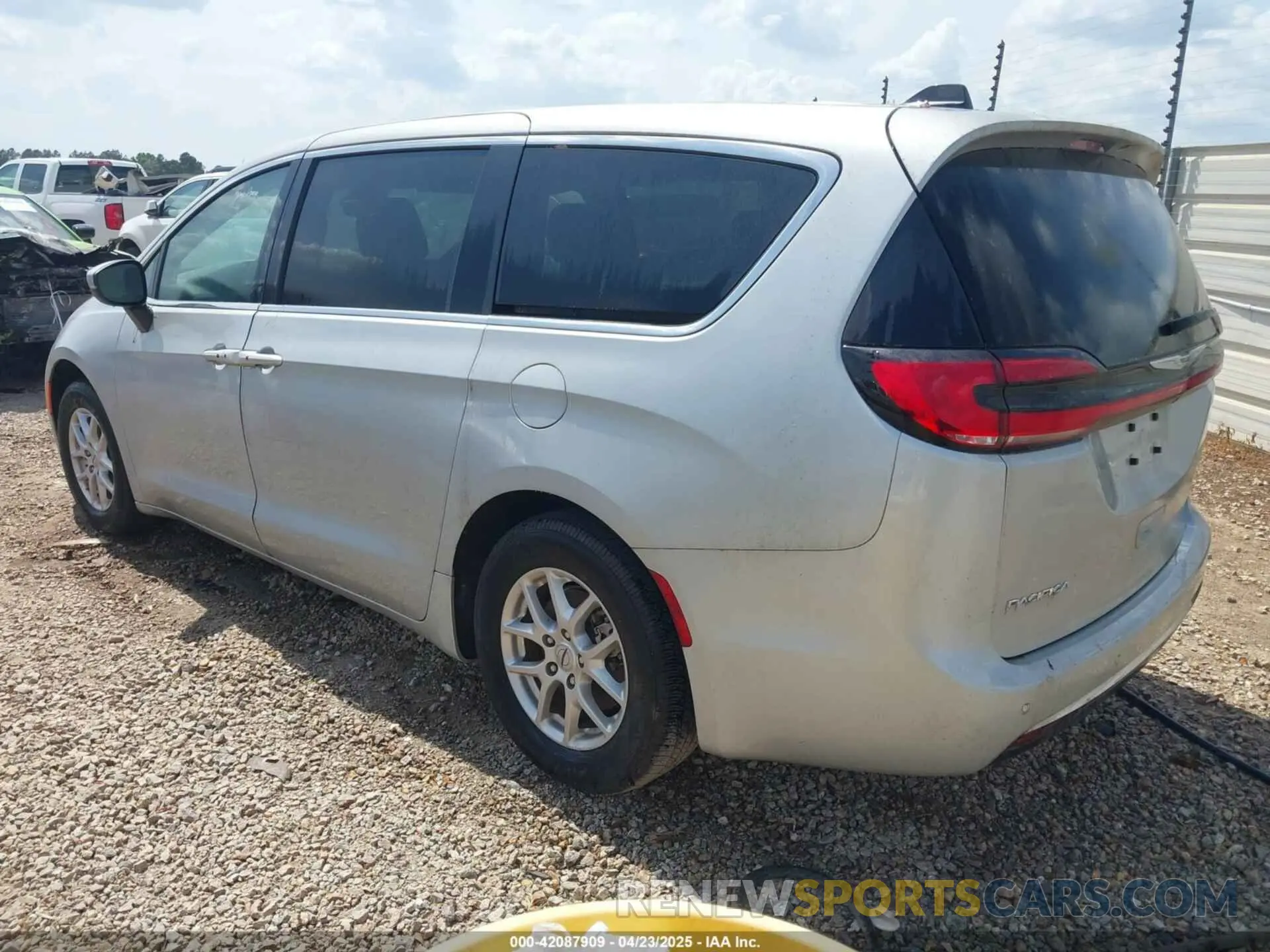 3 Photograph of a damaged car 2C4RC1BG7PR521232 CHRYSLER PACIFICA 2023