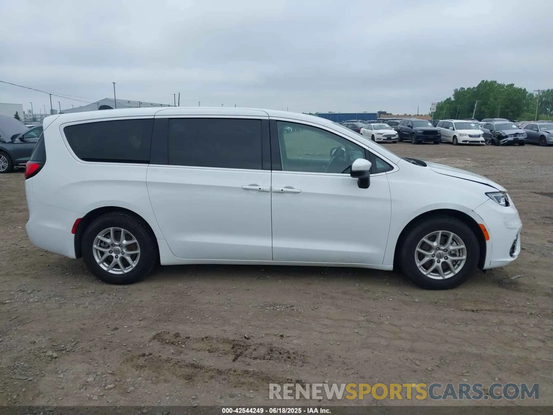 13 Photograph of a damaged car 2C4RC1BG7PR533185 CHRYSLER PACIFICA 2023