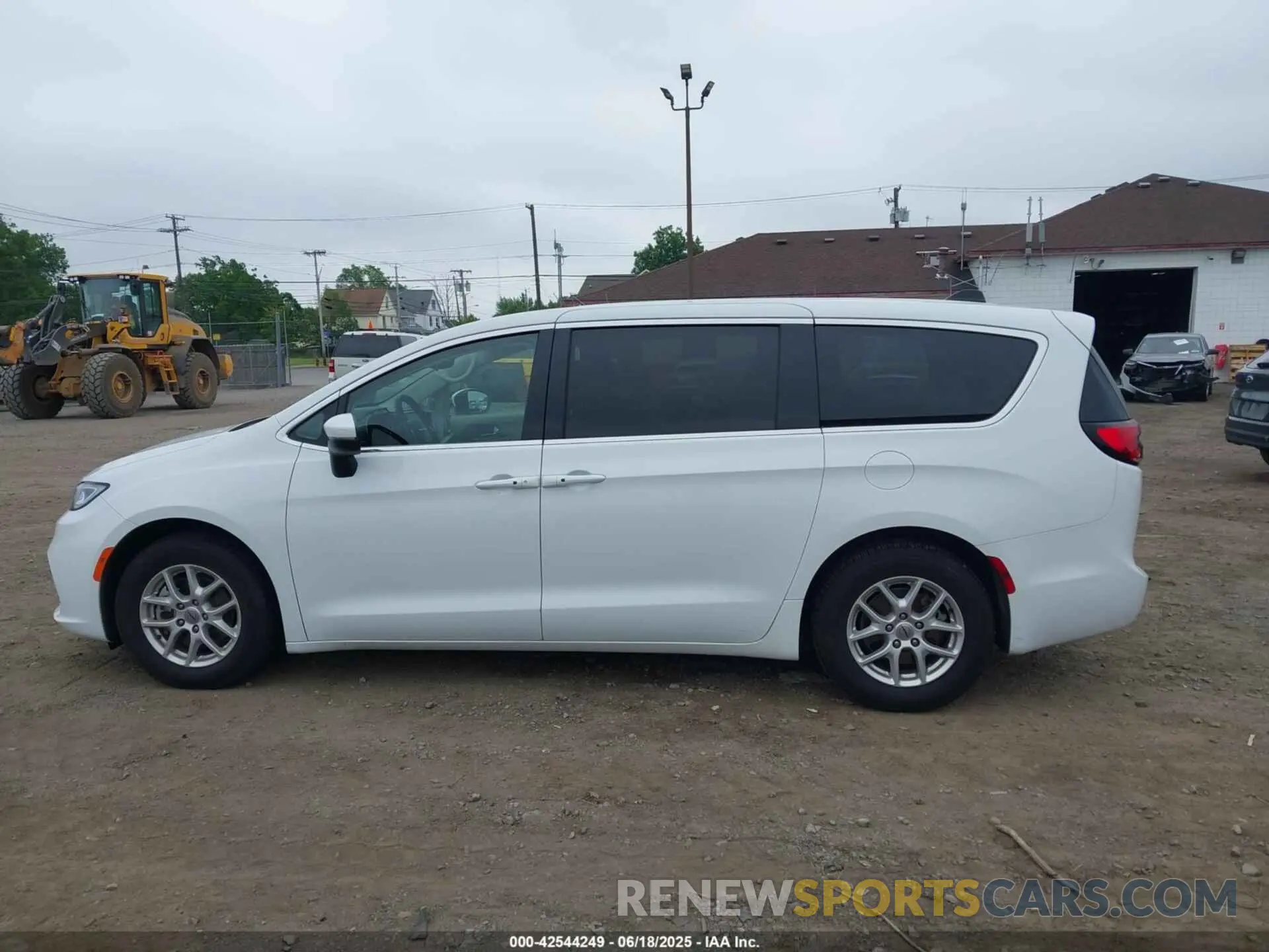 14 Photograph of a damaged car 2C4RC1BG7PR533185 CHRYSLER PACIFICA 2023