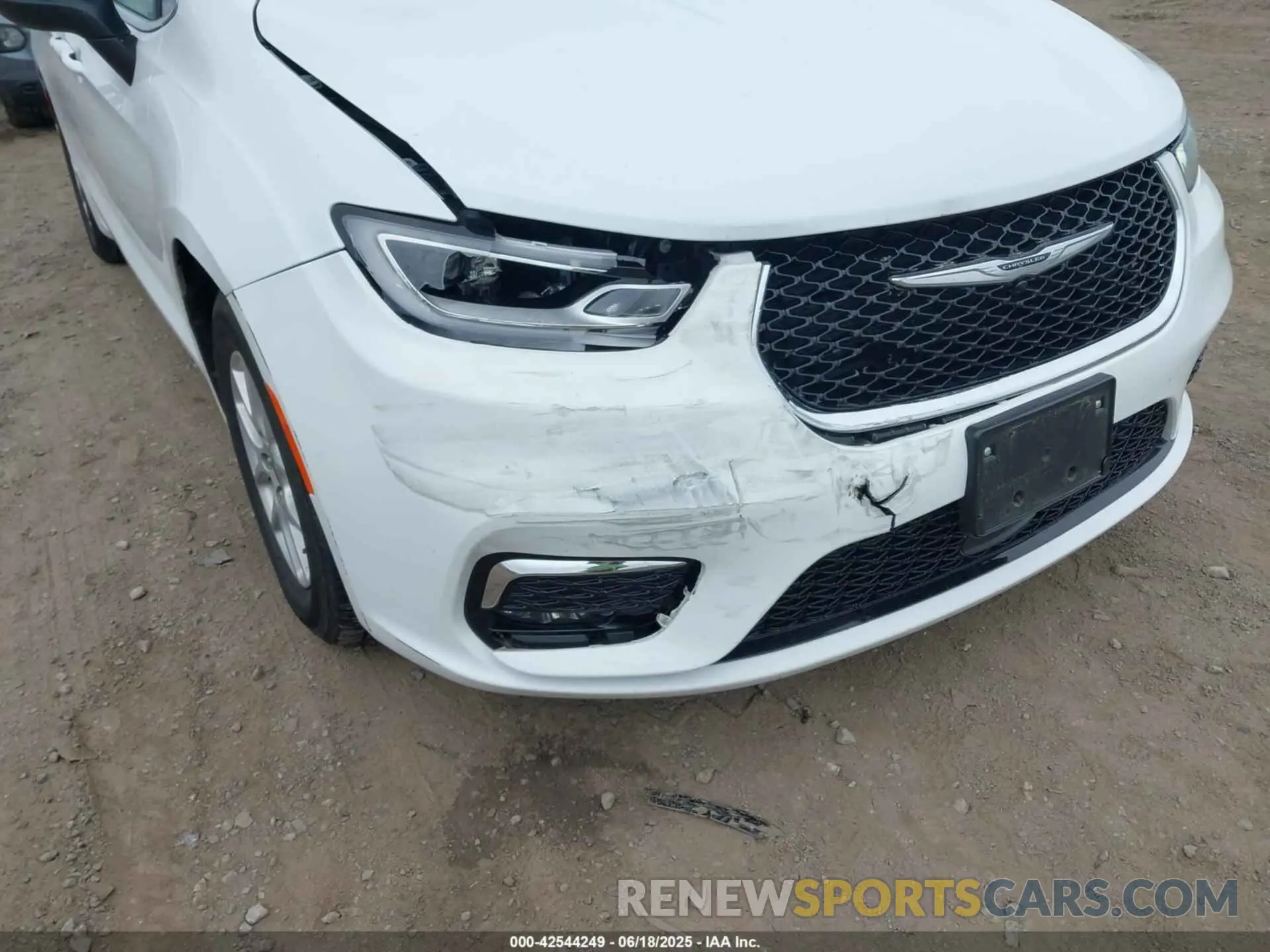6 Photograph of a damaged car 2C4RC1BG7PR533185 CHRYSLER PACIFICA 2023