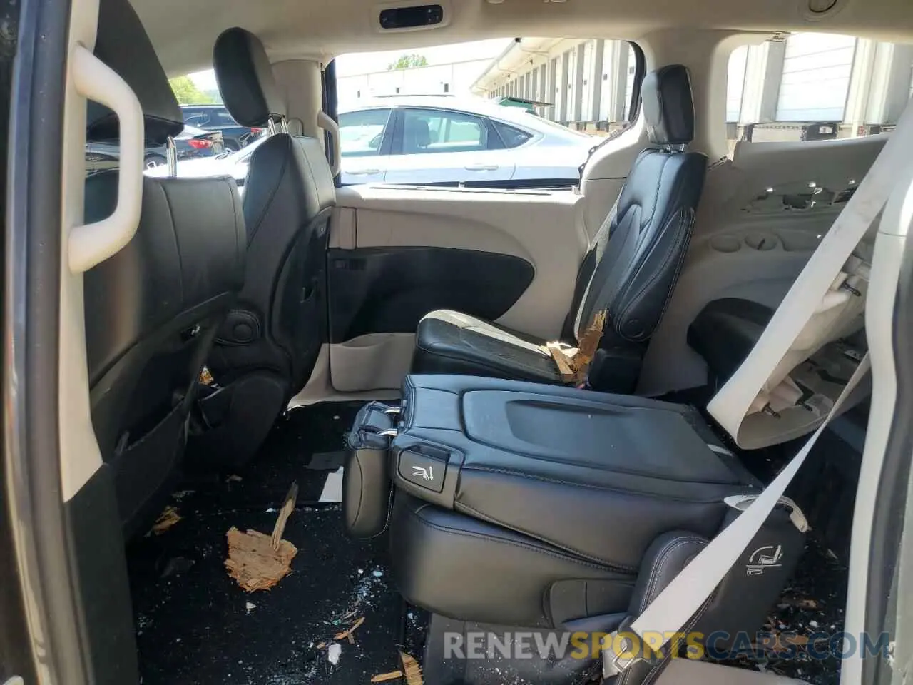 11 Photograph of a damaged car 2C4RC1BG7PR536099 CHRYSLER PACIFICA 2023