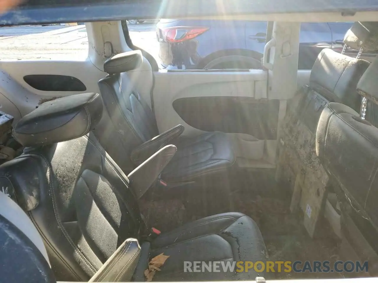 11 Photograph of a damaged car 2C4RC1BG7PR573900 CHRYSLER PACIFICA 2023