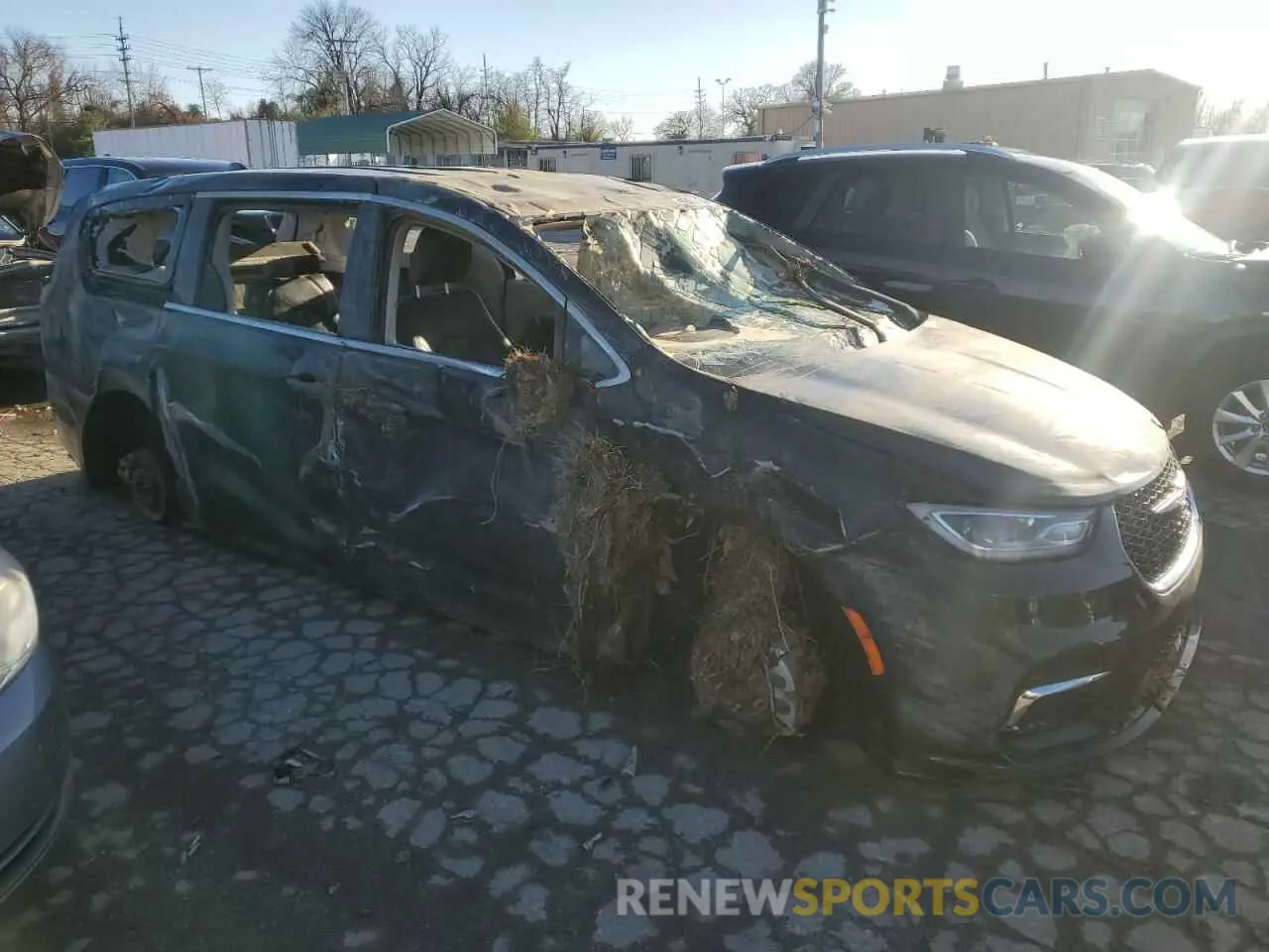 4 Photograph of a damaged car 2C4RC1BG7PR573900 CHRYSLER PACIFICA 2023