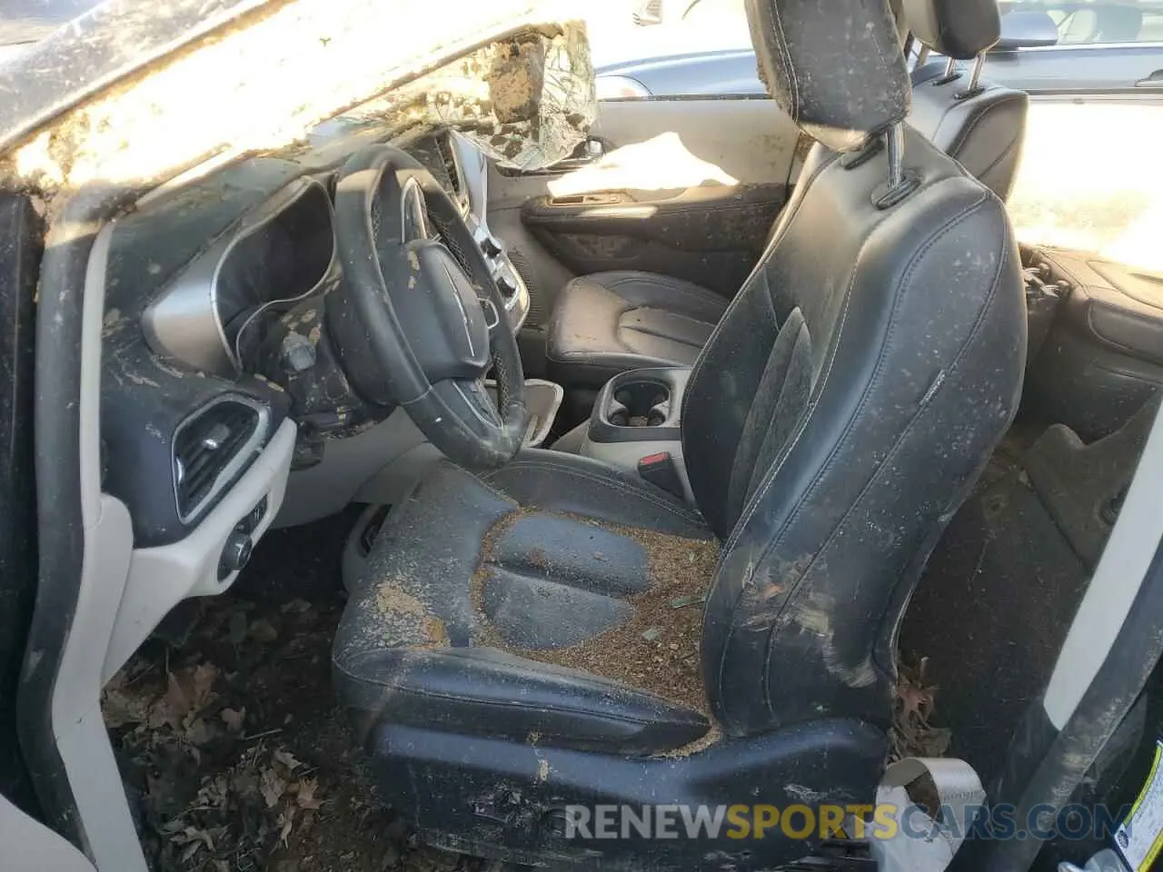 7 Photograph of a damaged car 2C4RC1BG7PR573900 CHRYSLER PACIFICA 2023