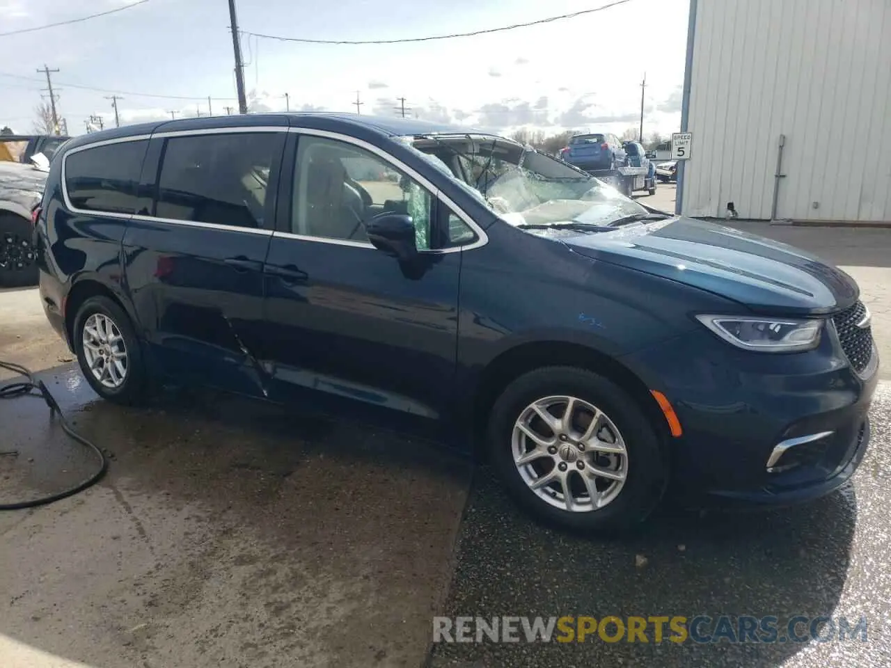 4 Photograph of a damaged car 2C4RC1BG7PR578384 CHRYSLER PACIFICA 2023