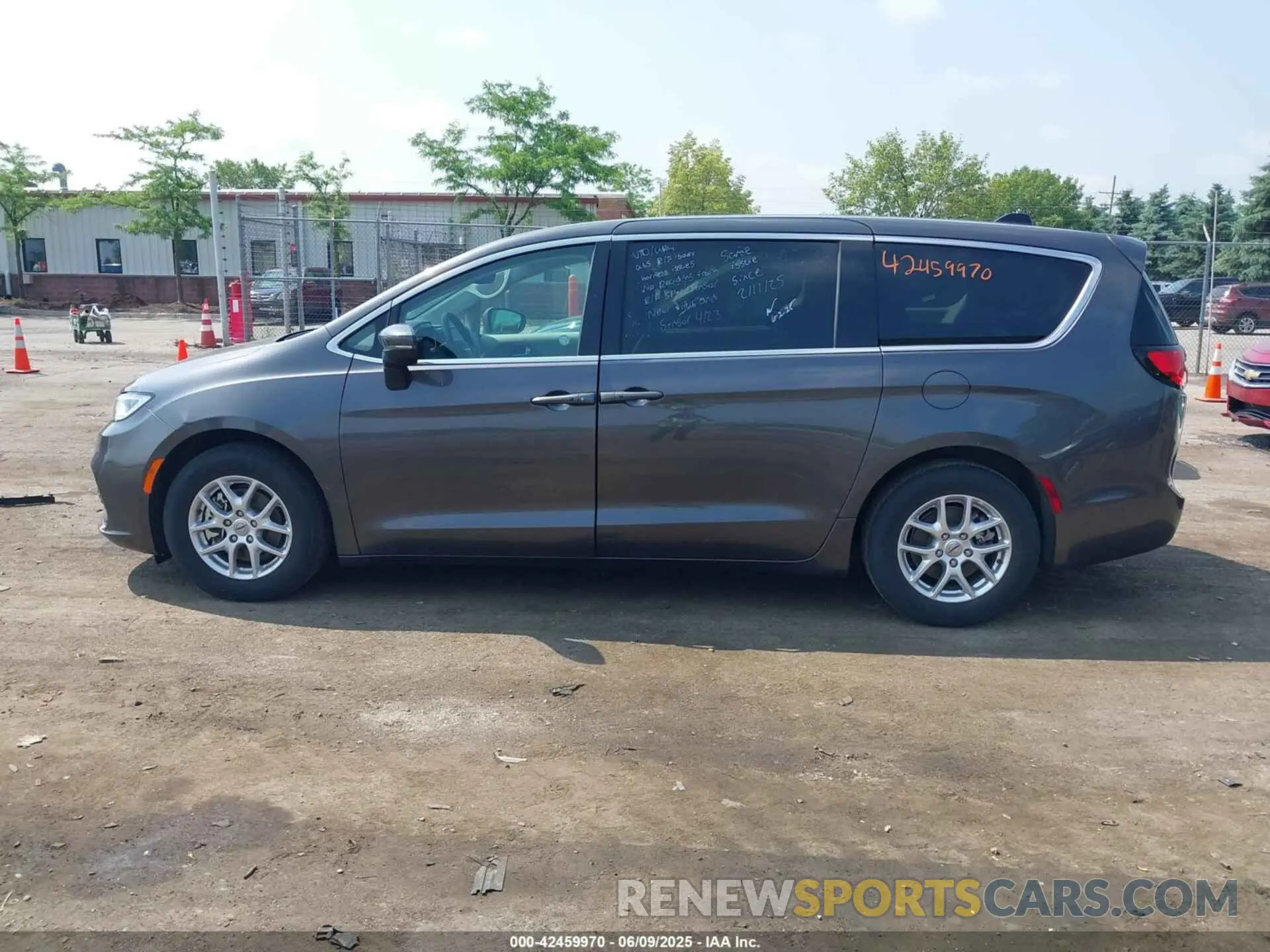 14 Photograph of a damaged car 2C4RC1BG7PR581107 CHRYSLER PACIFICA 2023