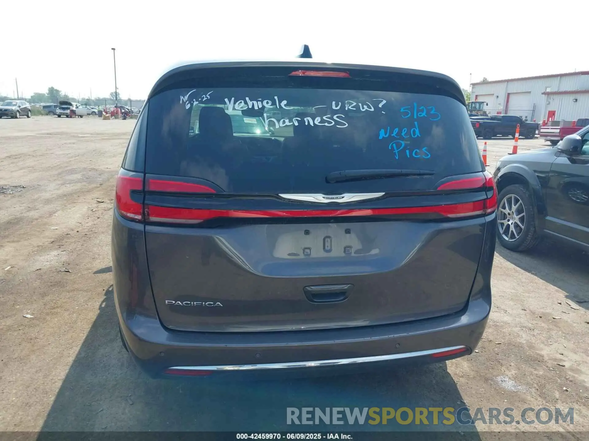 16 Photograph of a damaged car 2C4RC1BG7PR581107 CHRYSLER PACIFICA 2023
