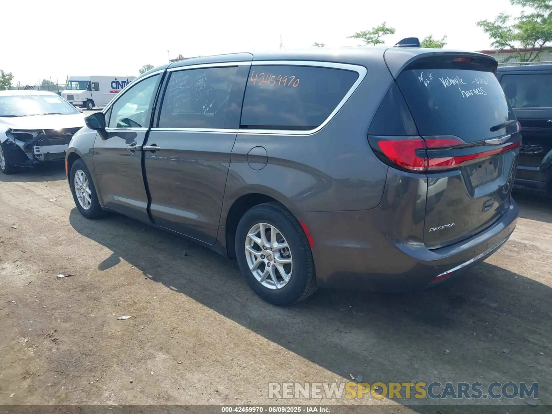 3 Photograph of a damaged car 2C4RC1BG7PR581107 CHRYSLER PACIFICA 2023