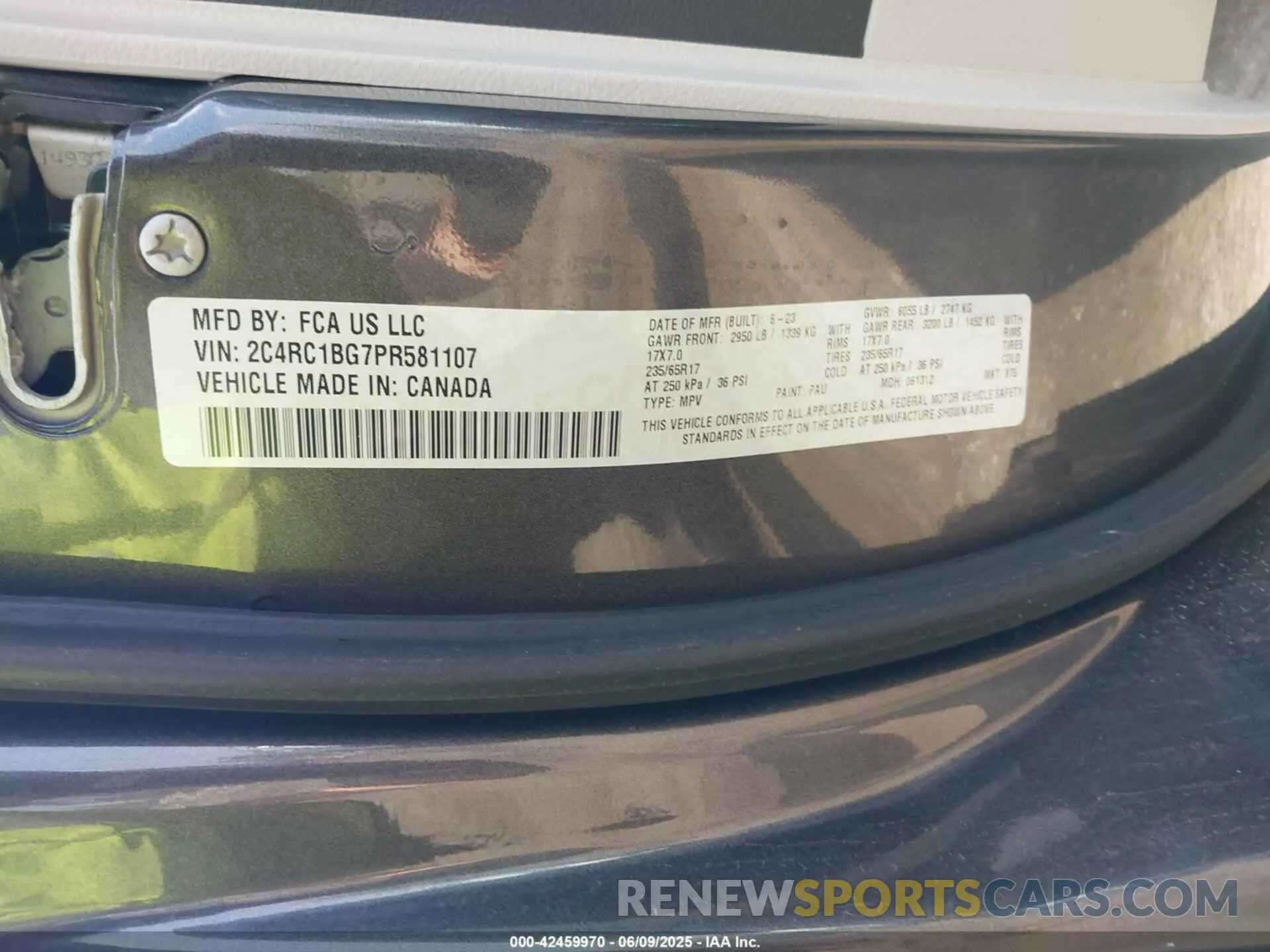 9 Photograph of a damaged car 2C4RC1BG7PR581107 CHRYSLER PACIFICA 2023