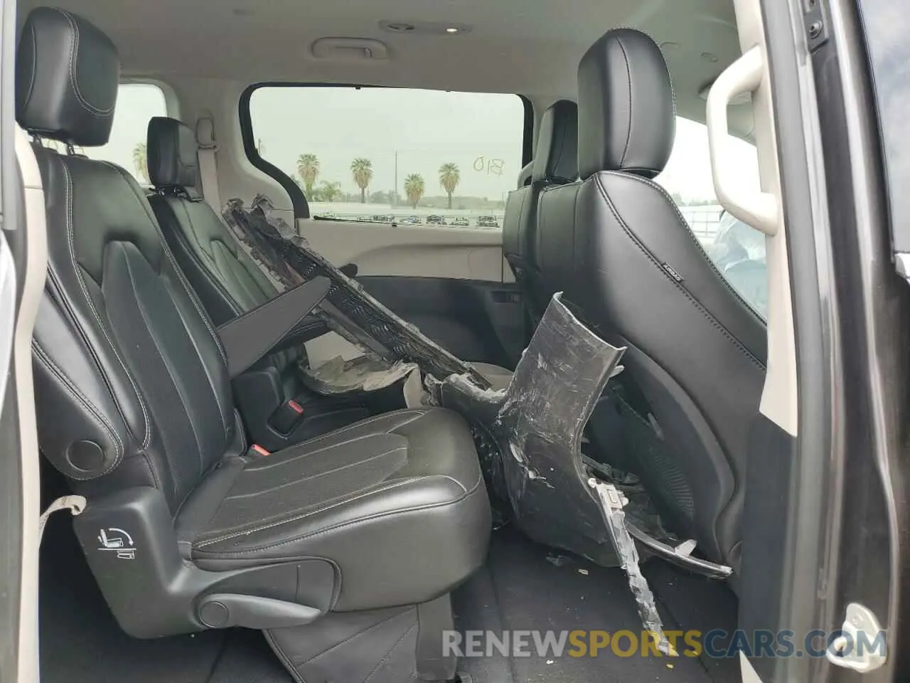 11 Photograph of a damaged car 2C4RC1BG7PR581897 CHRYSLER PACIFICA 2023
