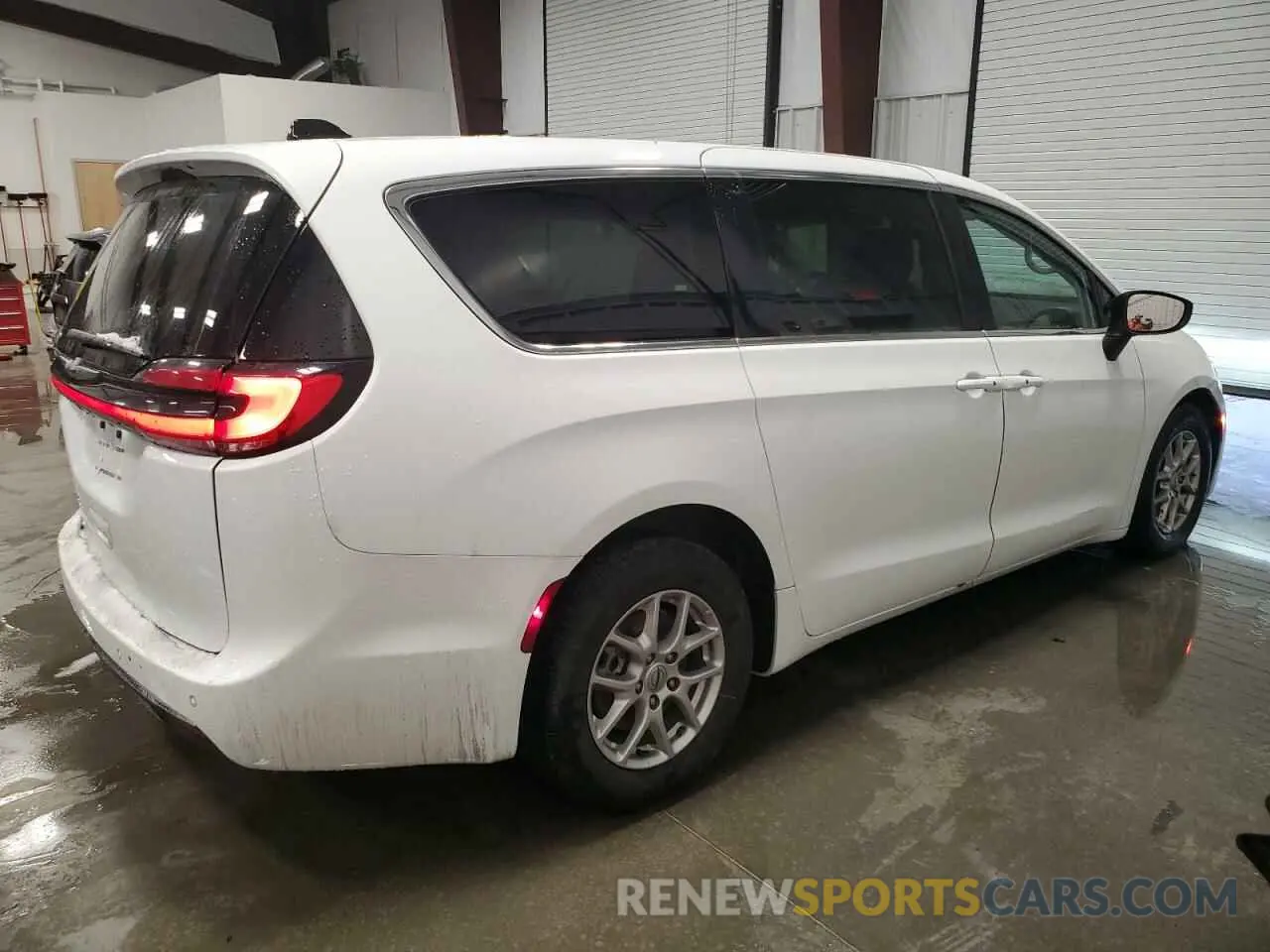 3 Photograph of a damaged car 2C4RC1BG7PR587229 CHRYSLER PACIFICA 2023