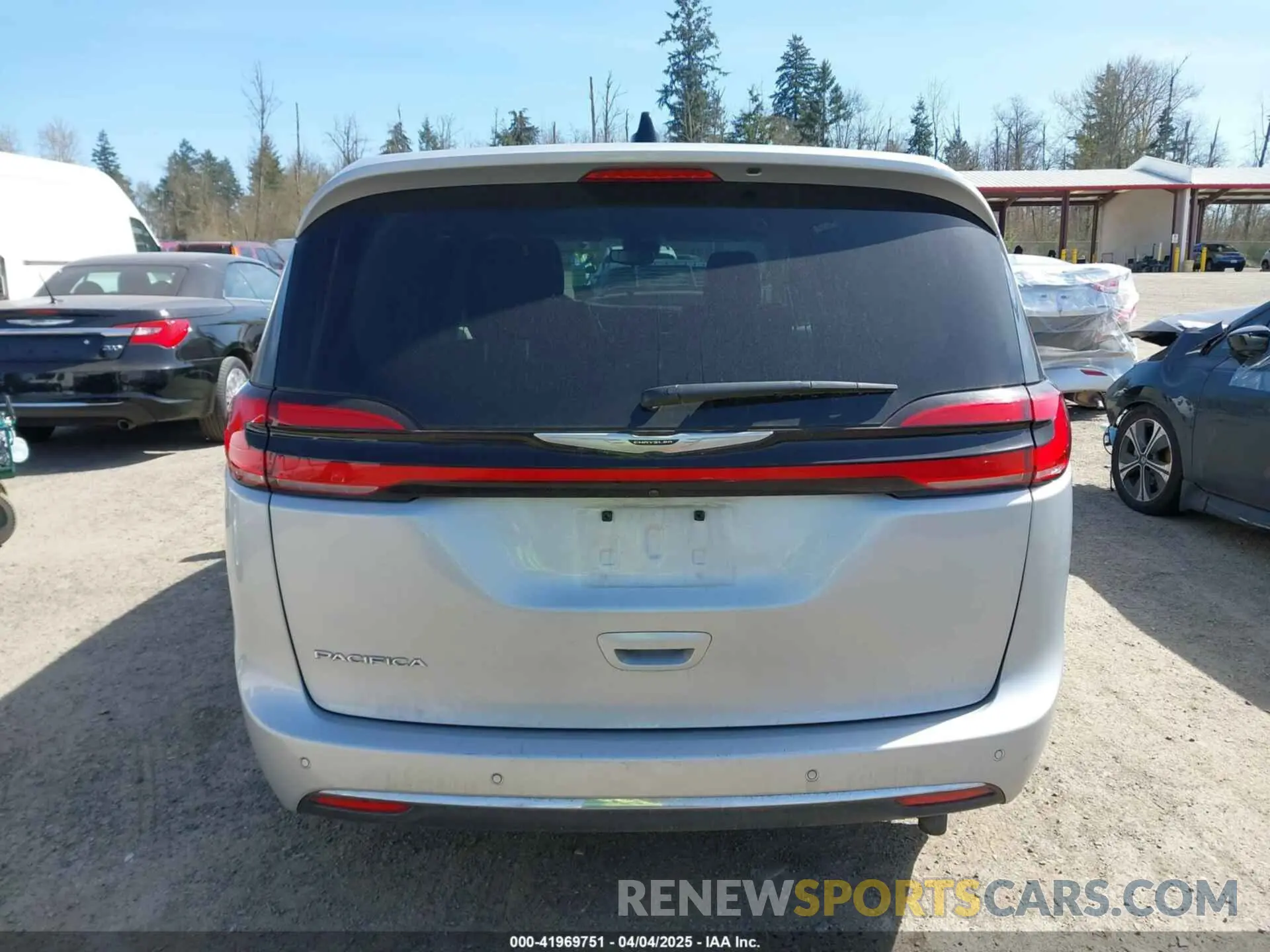 17 Photograph of a damaged car 2C4RC1BG7PR591202 CHRYSLER PACIFICA 2023