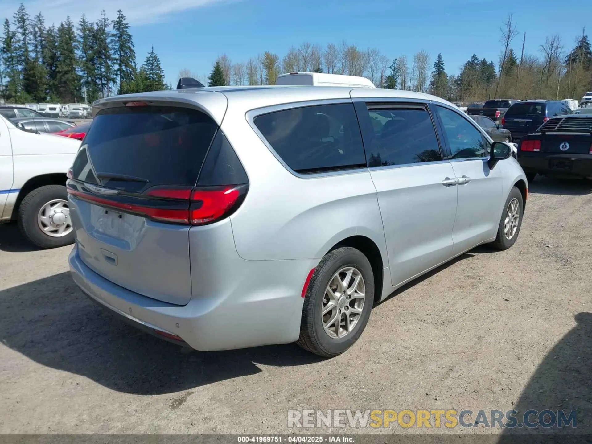 4 Photograph of a damaged car 2C4RC1BG7PR591202 CHRYSLER PACIFICA 2023