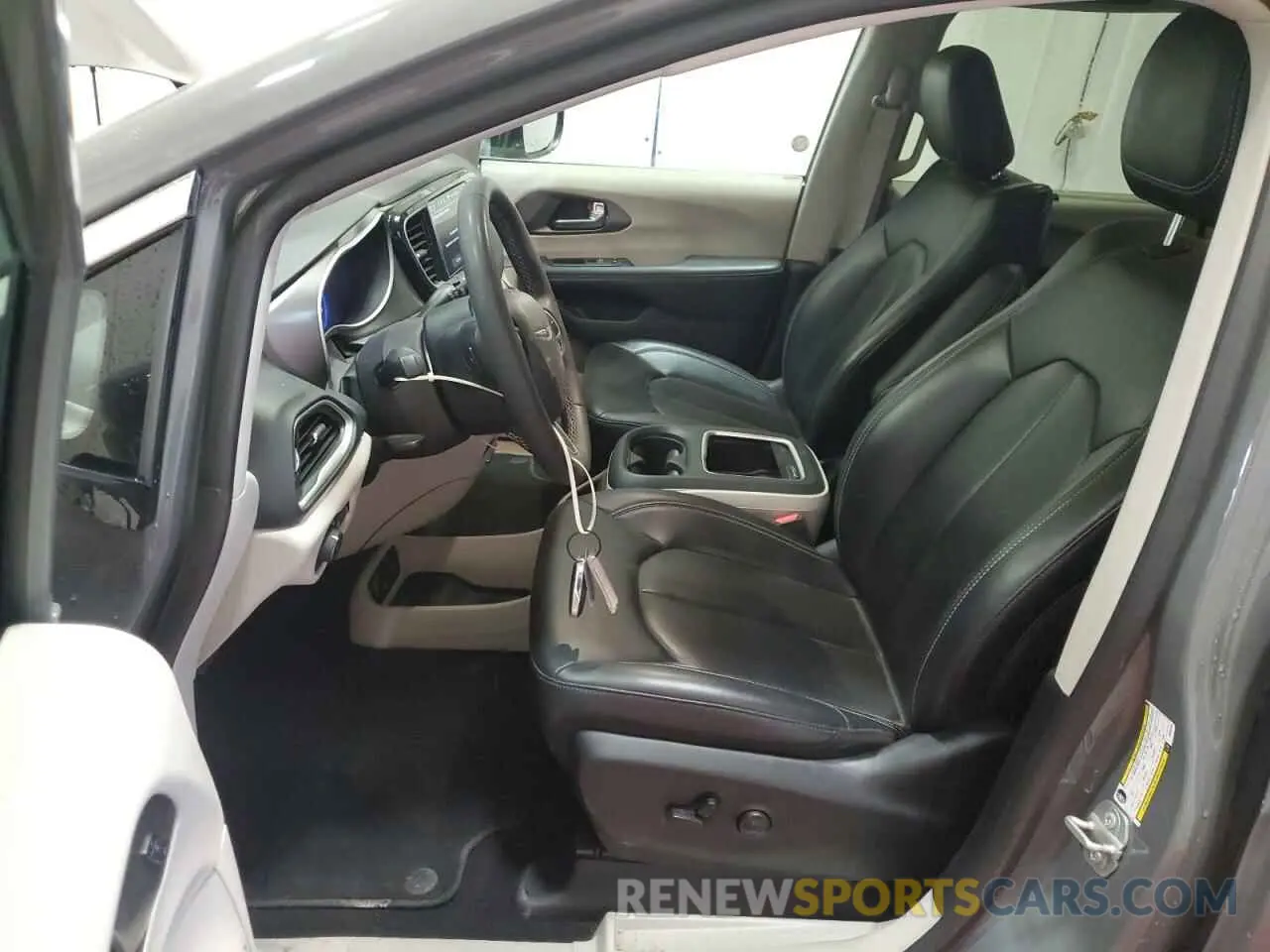 7 Photograph of a damaged car 2C4RC1BG7PR606295 CHRYSLER PACIFICA 2023