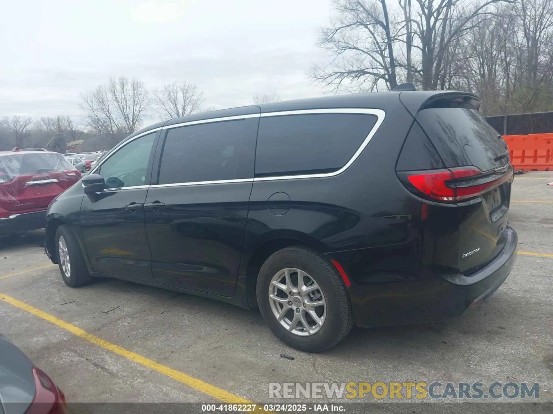 15 Photograph of a damaged car 2C4RC1BG7PR606538 CHRYSLER PACIFICA 2023