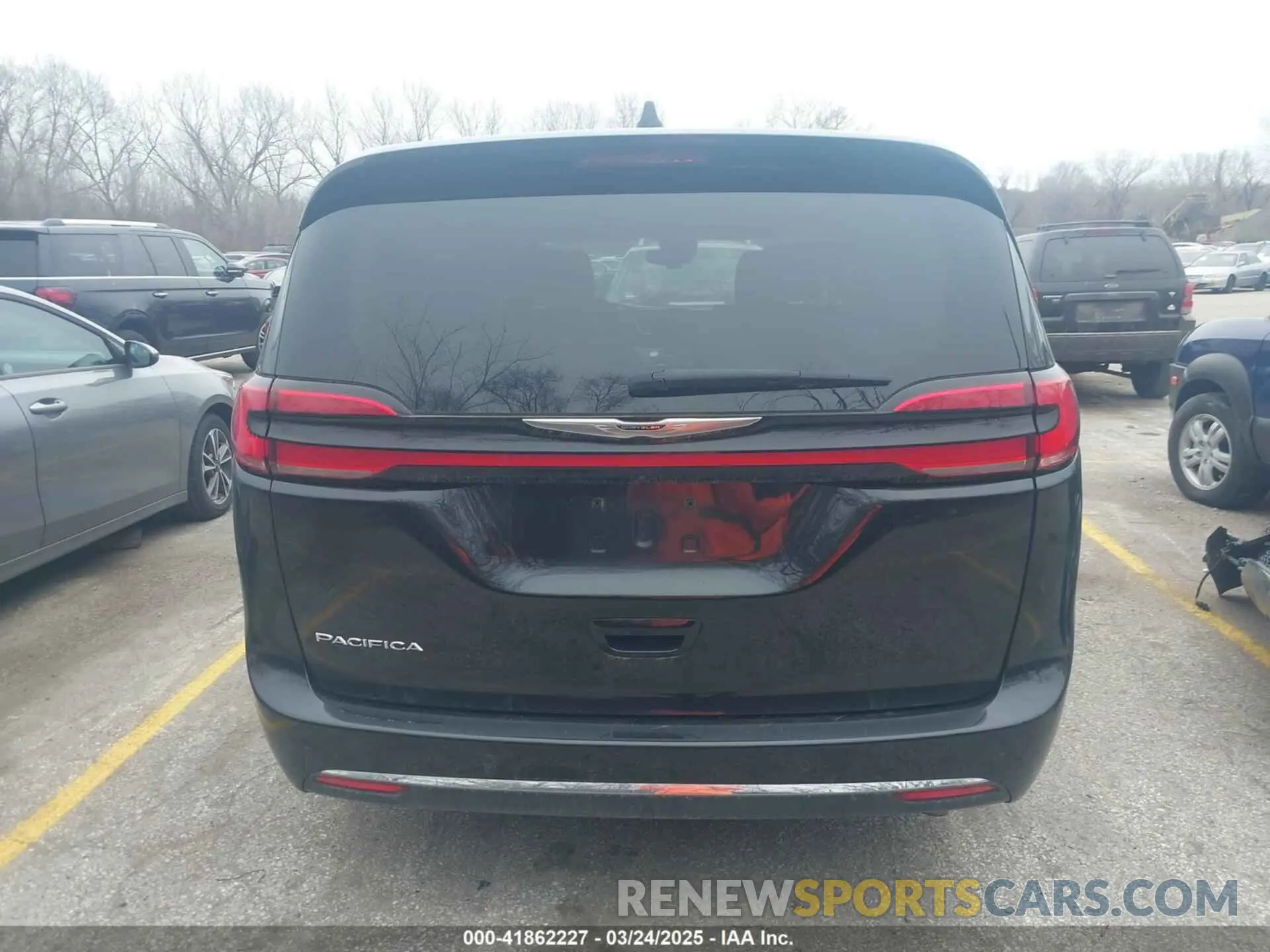17 Photograph of a damaged car 2C4RC1BG7PR606538 CHRYSLER PACIFICA 2023