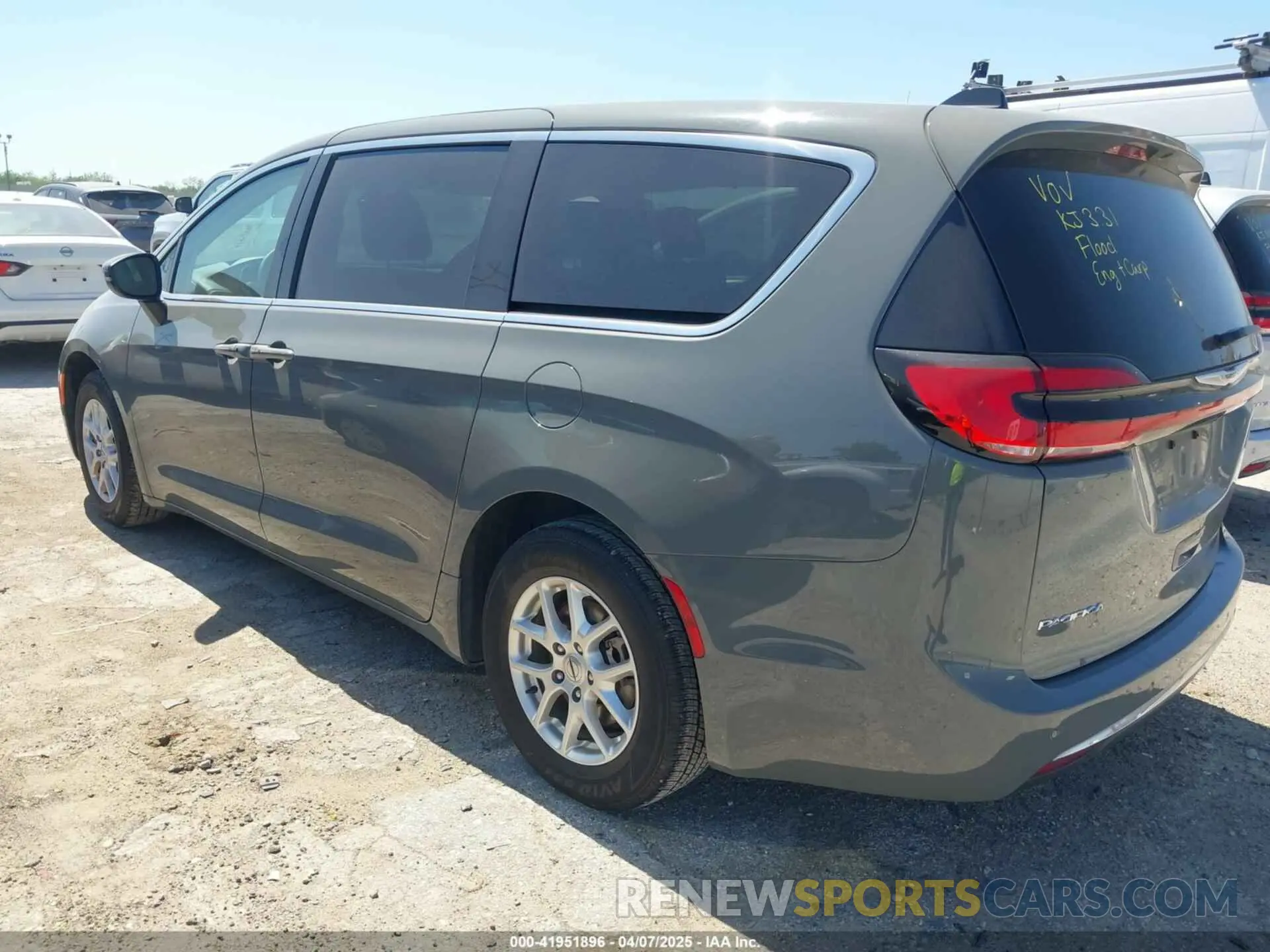3 Photograph of a damaged car 2C4RC1BG7PR607110 CHRYSLER PACIFICA 2023