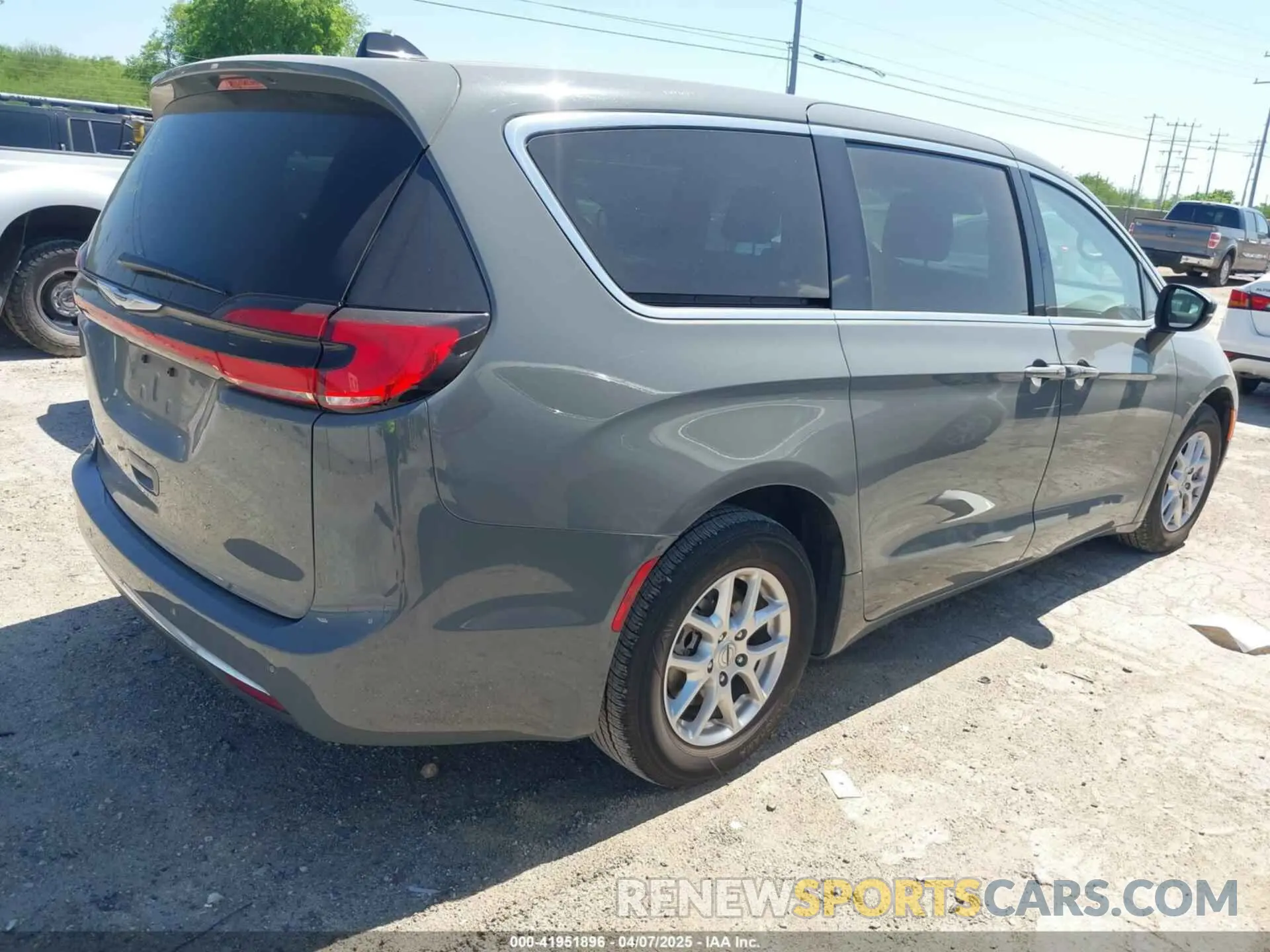4 Photograph of a damaged car 2C4RC1BG7PR607110 CHRYSLER PACIFICA 2023