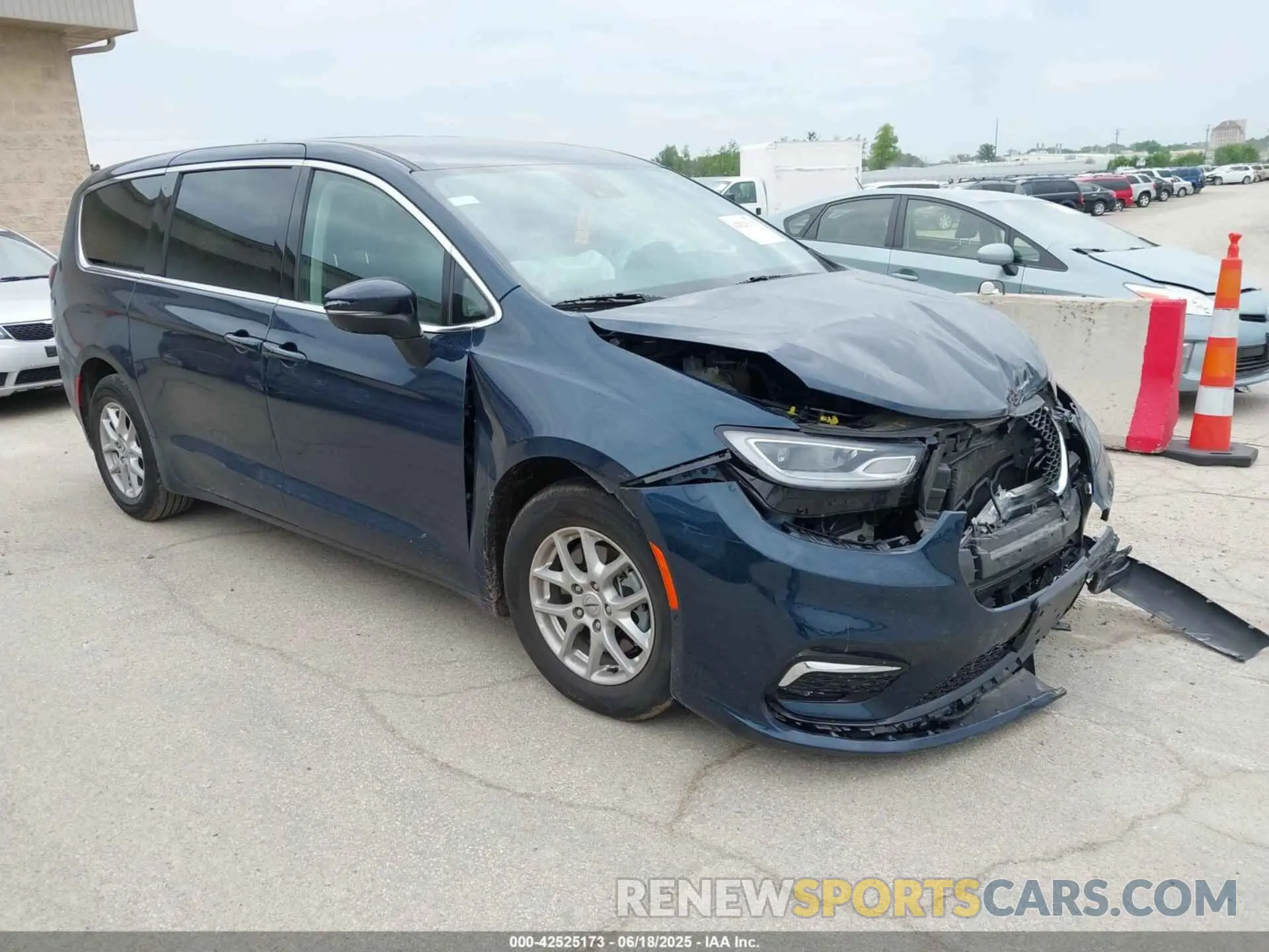 1 Photograph of a damaged car 2C4RC1BG8PR526374 CHRYSLER PACIFICA 2023