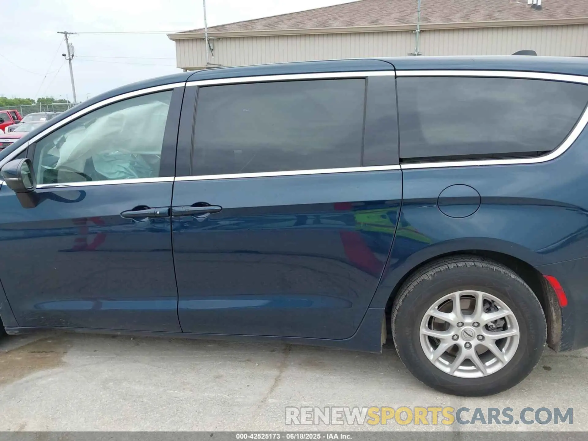 14 Photograph of a damaged car 2C4RC1BG8PR526374 CHRYSLER PACIFICA 2023