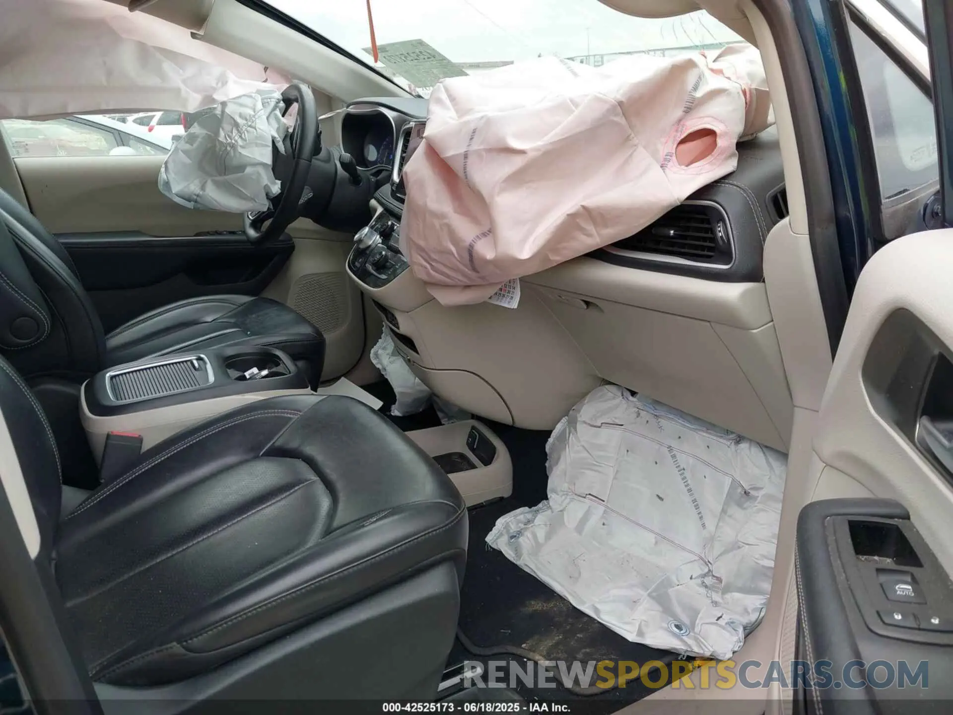 5 Photograph of a damaged car 2C4RC1BG8PR526374 CHRYSLER PACIFICA 2023