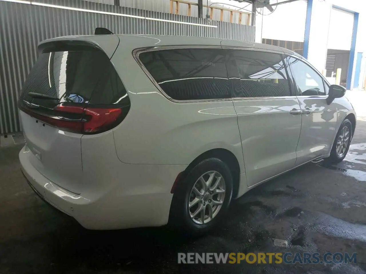 3 Photograph of a damaged car 2C4RC1BG8PR530425 CHRYSLER PACIFICA 2023