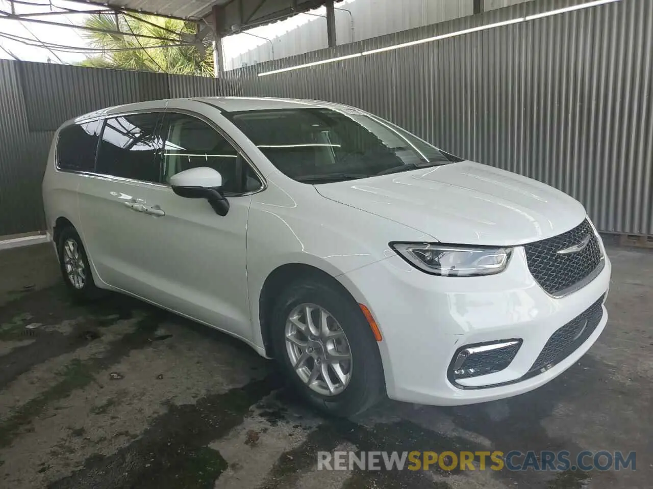 4 Photograph of a damaged car 2C4RC1BG8PR530425 CHRYSLER PACIFICA 2023