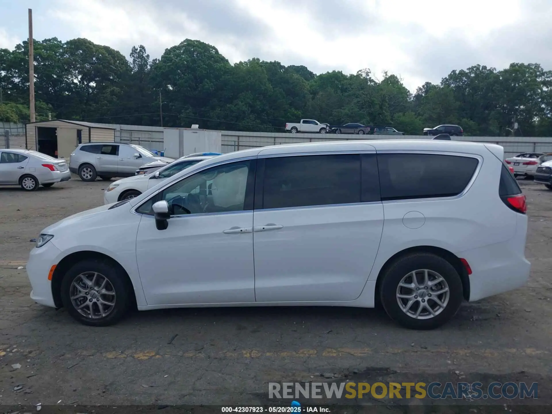 14 Photograph of a damaged car 2C4RC1BG8PR535446 CHRYSLER PACIFICA 2023