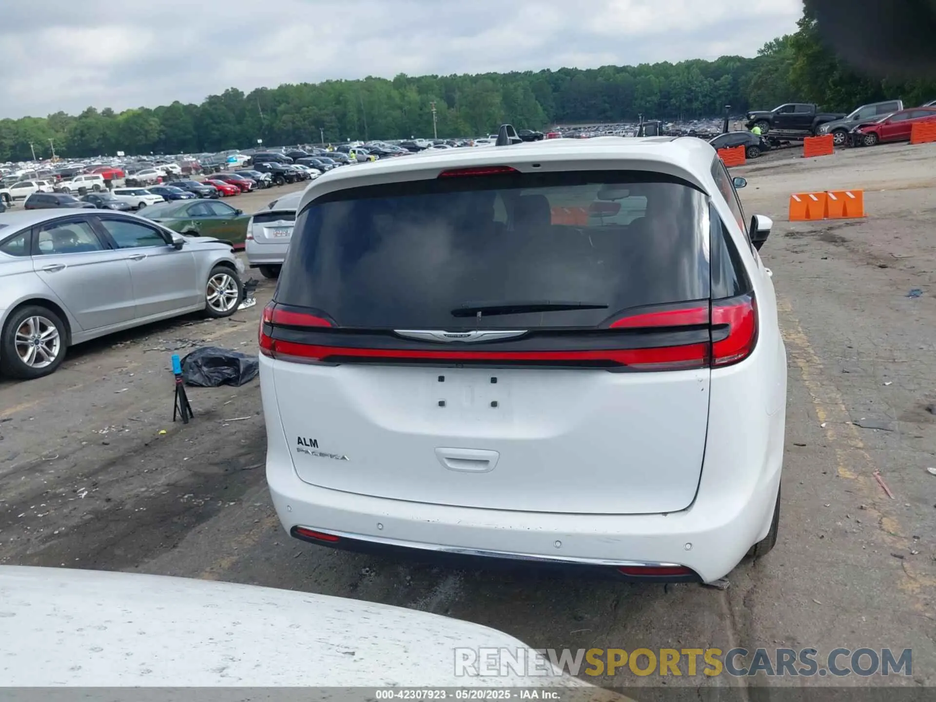 16 Photograph of a damaged car 2C4RC1BG8PR535446 CHRYSLER PACIFICA 2023