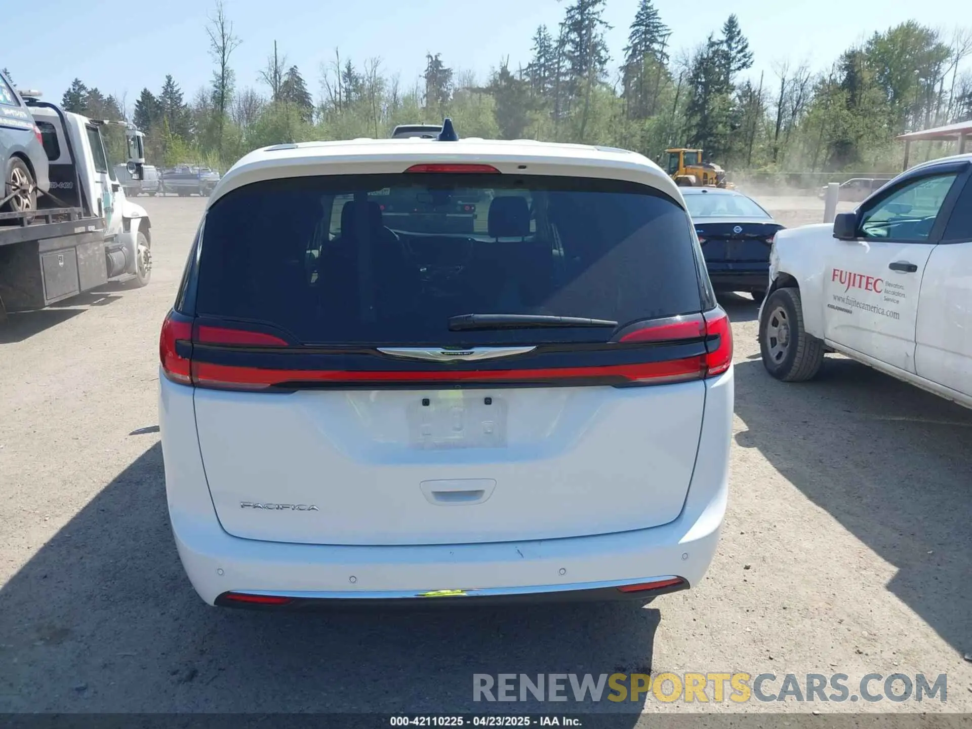 17 Photograph of a damaged car 2C4RC1BG8PR560119 CHRYSLER PACIFICA 2023