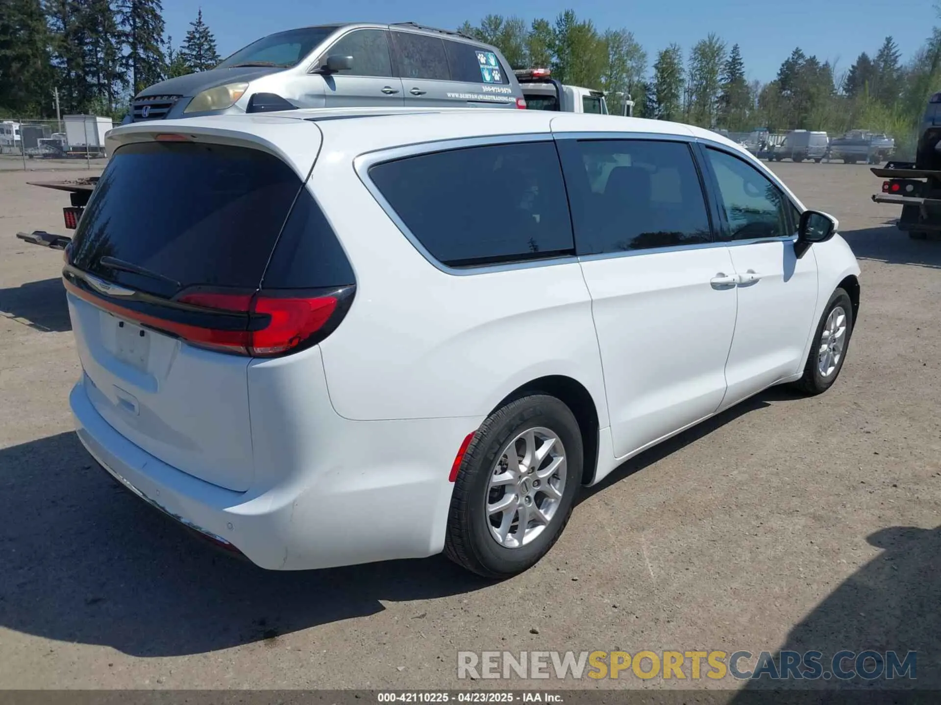 4 Photograph of a damaged car 2C4RC1BG8PR560119 CHRYSLER PACIFICA 2023