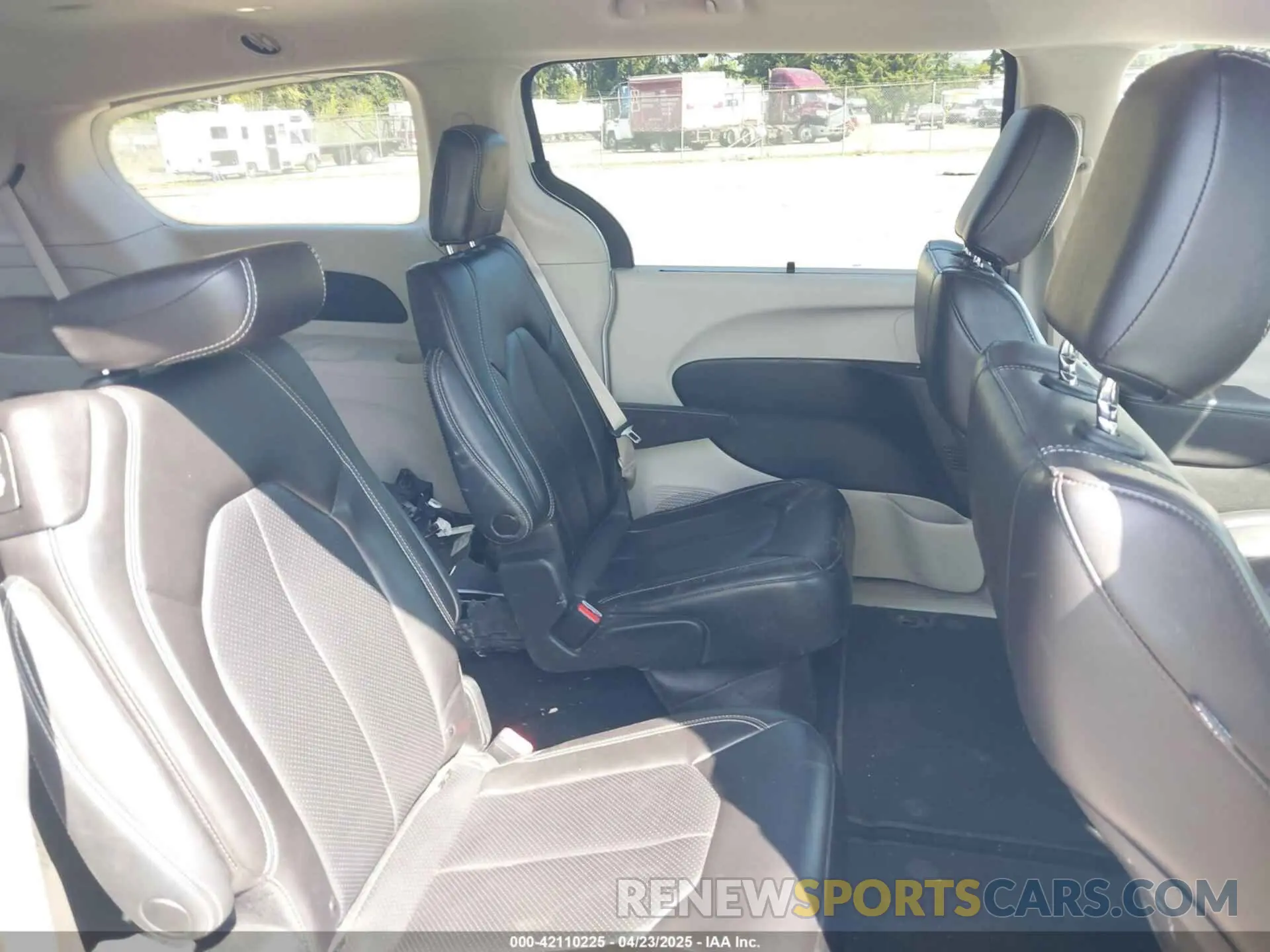 8 Photograph of a damaged car 2C4RC1BG8PR560119 CHRYSLER PACIFICA 2023