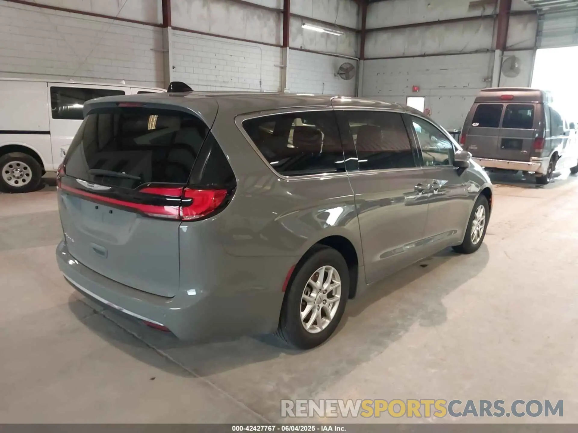 4 Photograph of a damaged car 2C4RC1BG8PR581505 CHRYSLER PACIFICA 2023