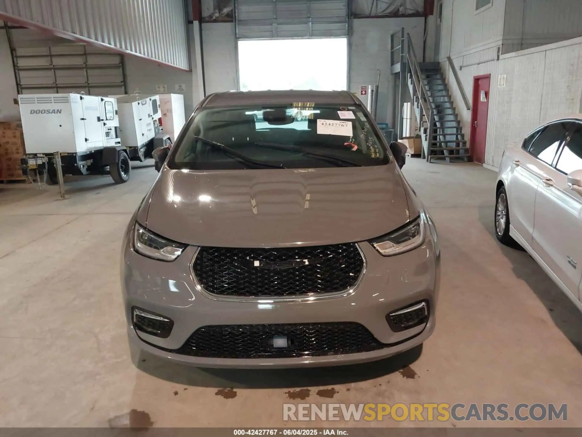 6 Photograph of a damaged car 2C4RC1BG8PR581505 CHRYSLER PACIFICA 2023