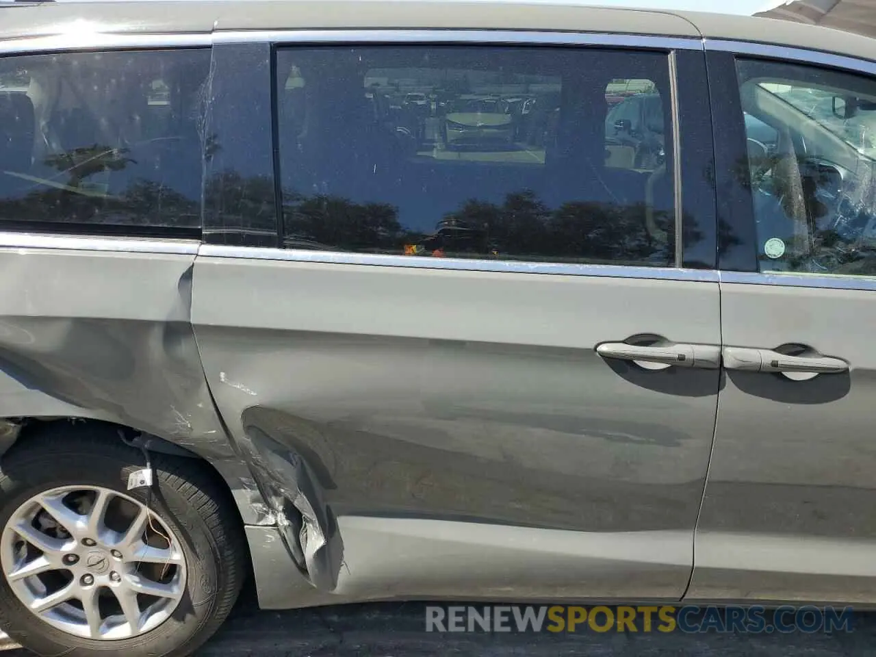 11 Photograph of a damaged car 2C4RC1BG8PR586025 CHRYSLER PACIFICA 2023