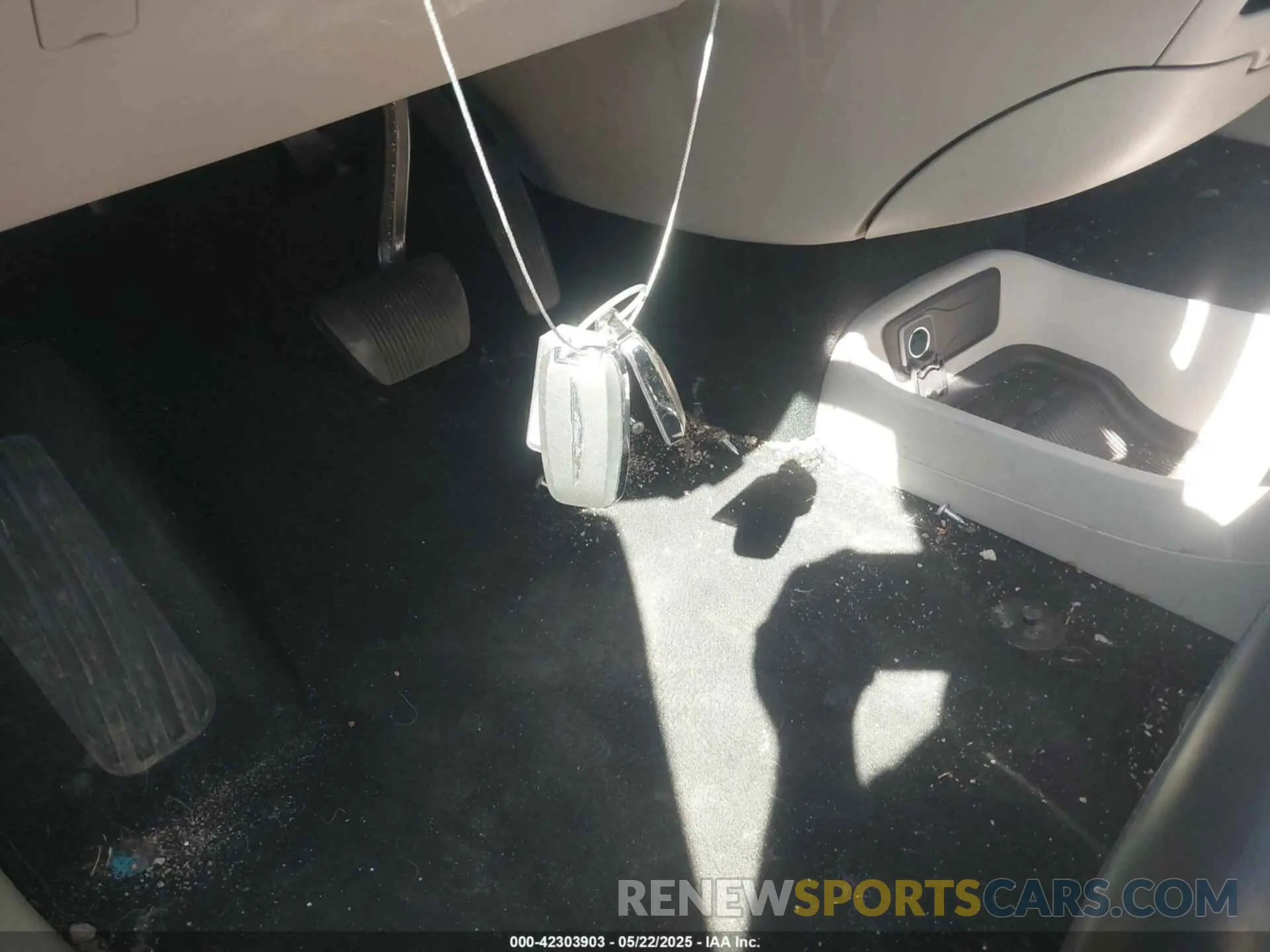 11 Photograph of a damaged car 2C4RC1BG8PR586669 CHRYSLER PACIFICA 2023