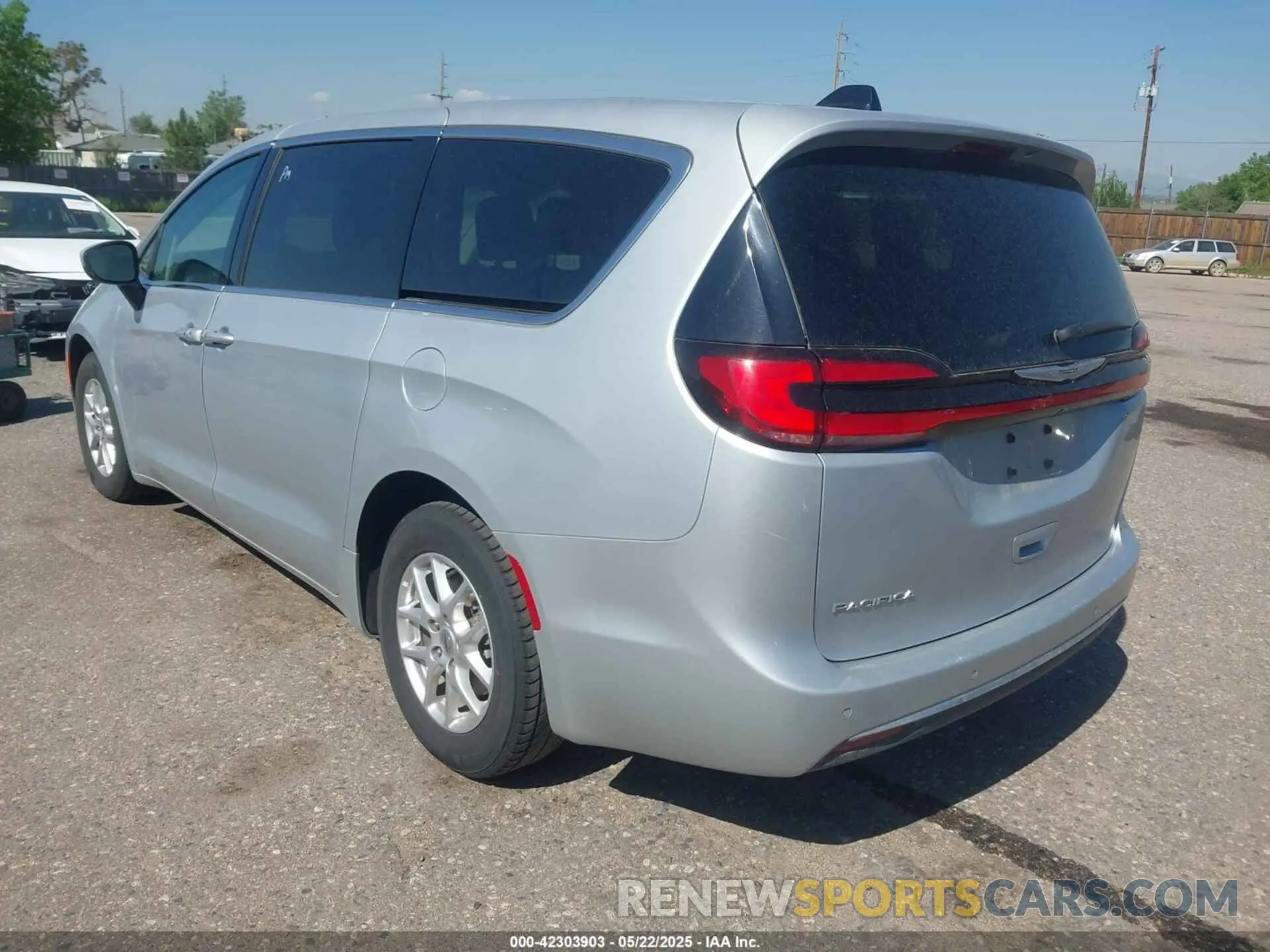 3 Photograph of a damaged car 2C4RC1BG8PR586669 CHRYSLER PACIFICA 2023