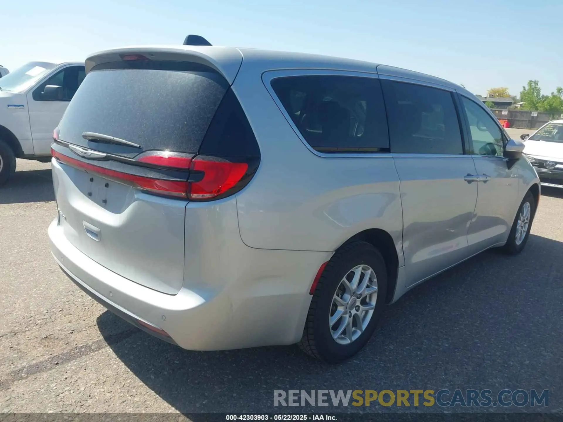 4 Photograph of a damaged car 2C4RC1BG8PR586669 CHRYSLER PACIFICA 2023