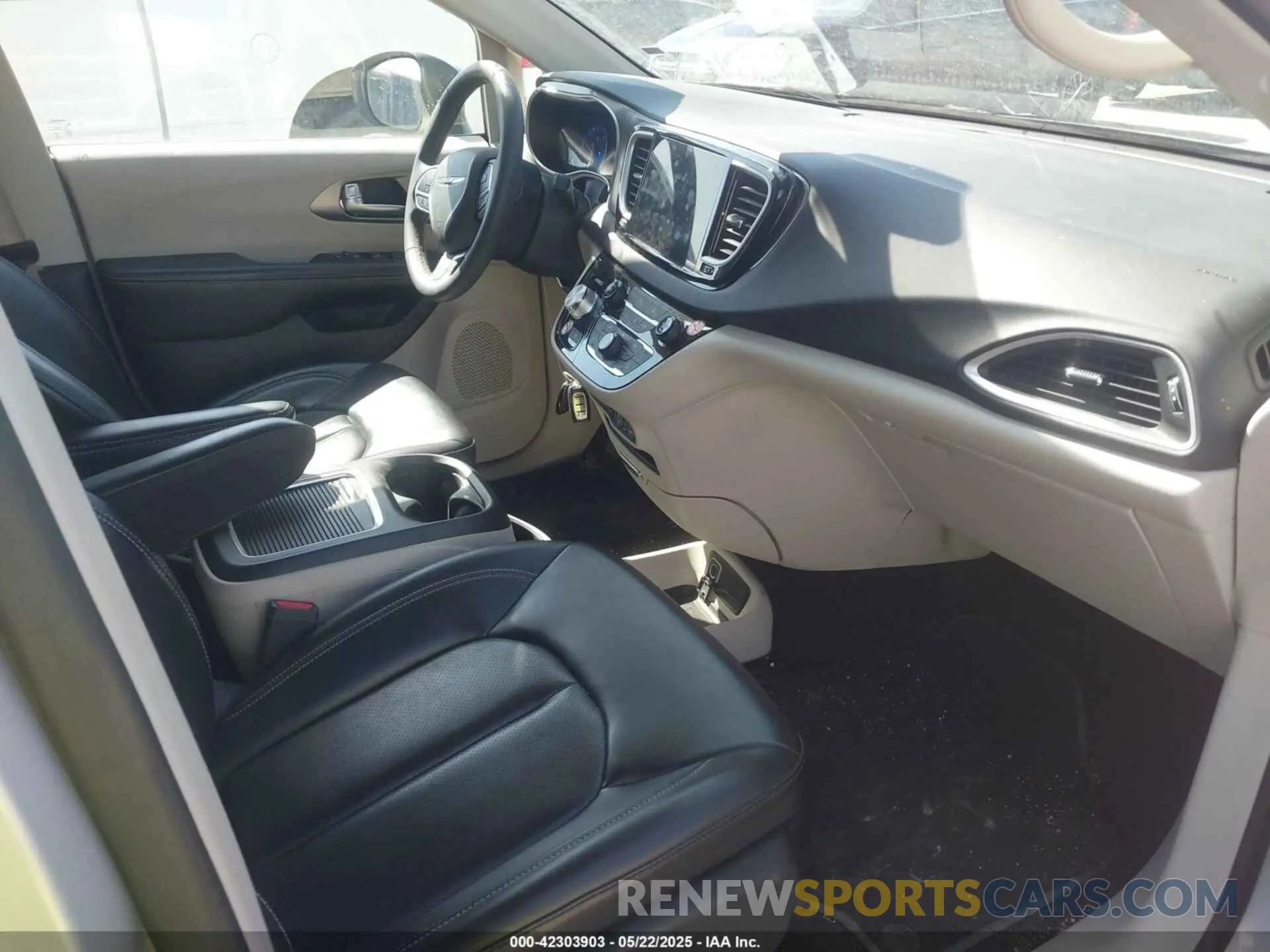 5 Photograph of a damaged car 2C4RC1BG8PR586669 CHRYSLER PACIFICA 2023