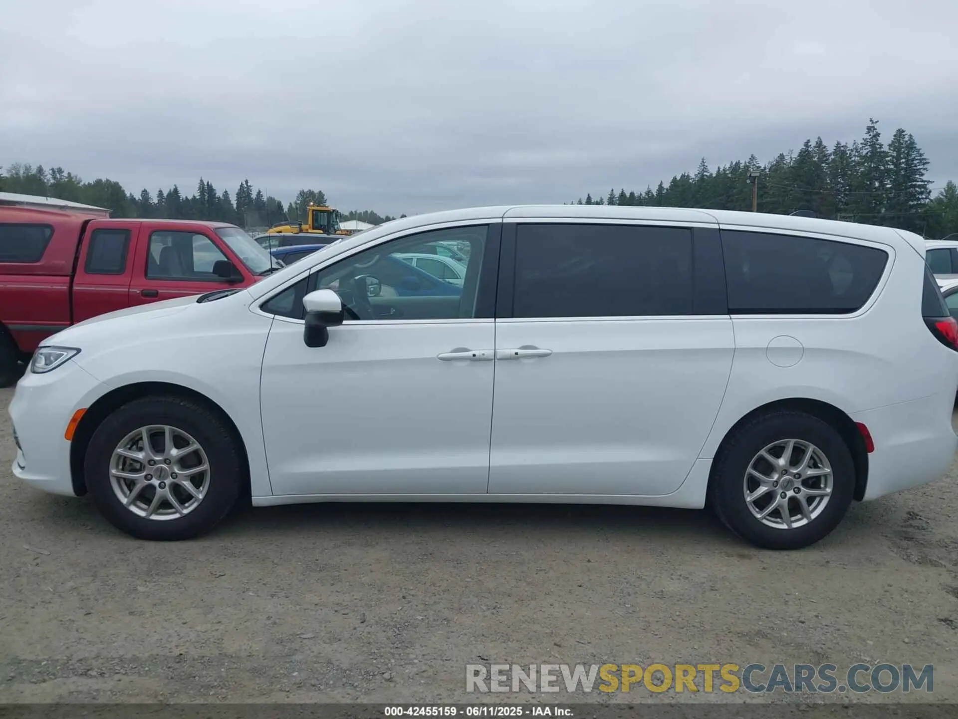 14 Photograph of a damaged car 2C4RC1BG8PR620092 CHRYSLER PACIFICA 2023
