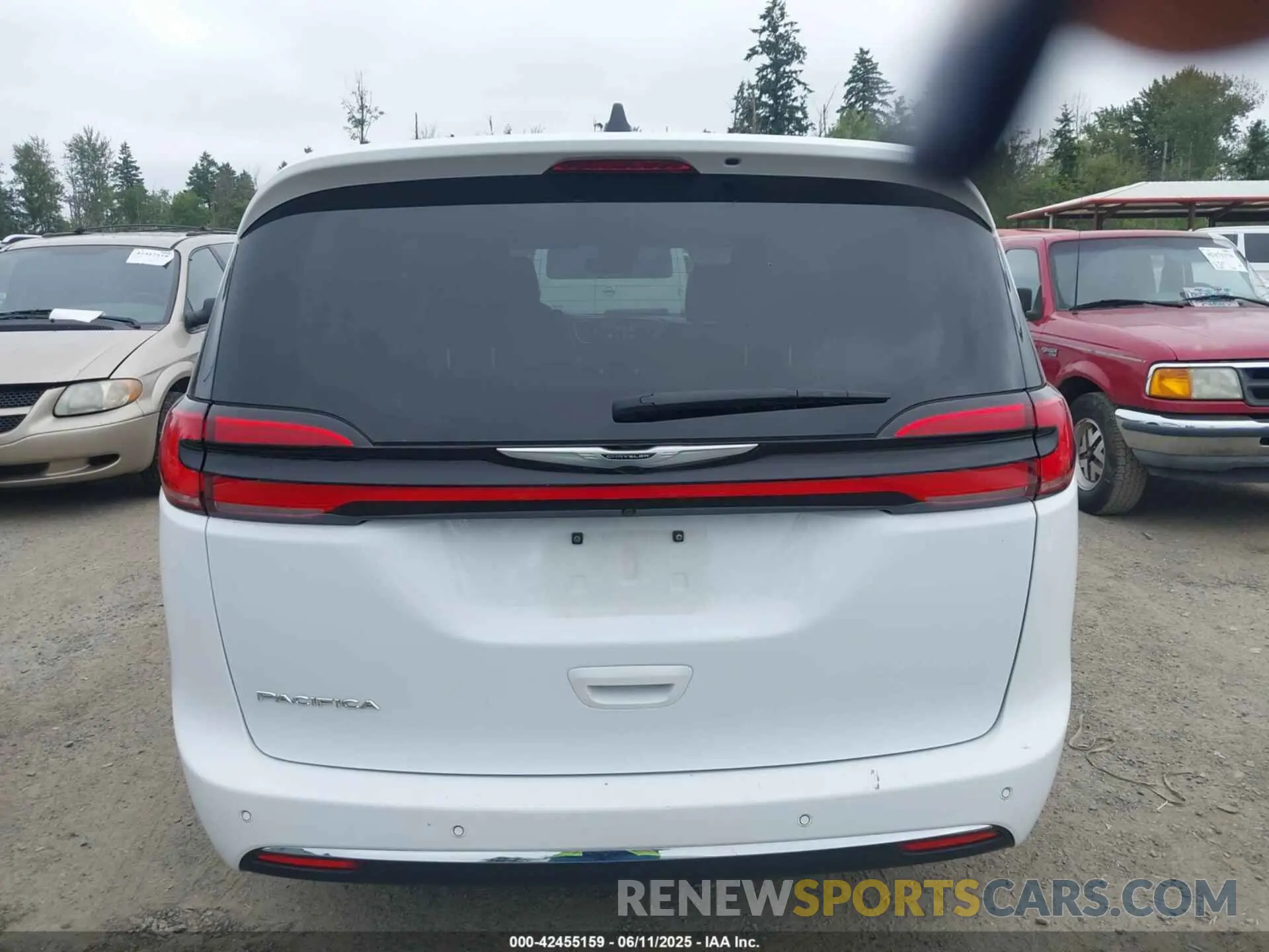 16 Photograph of a damaged car 2C4RC1BG8PR620092 CHRYSLER PACIFICA 2023