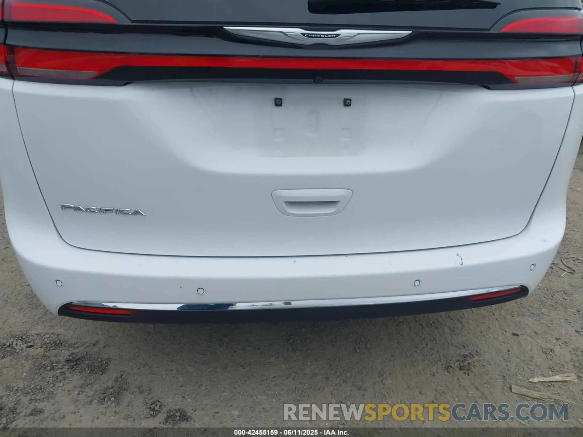 6 Photograph of a damaged car 2C4RC1BG8PR620092 CHRYSLER PACIFICA 2023