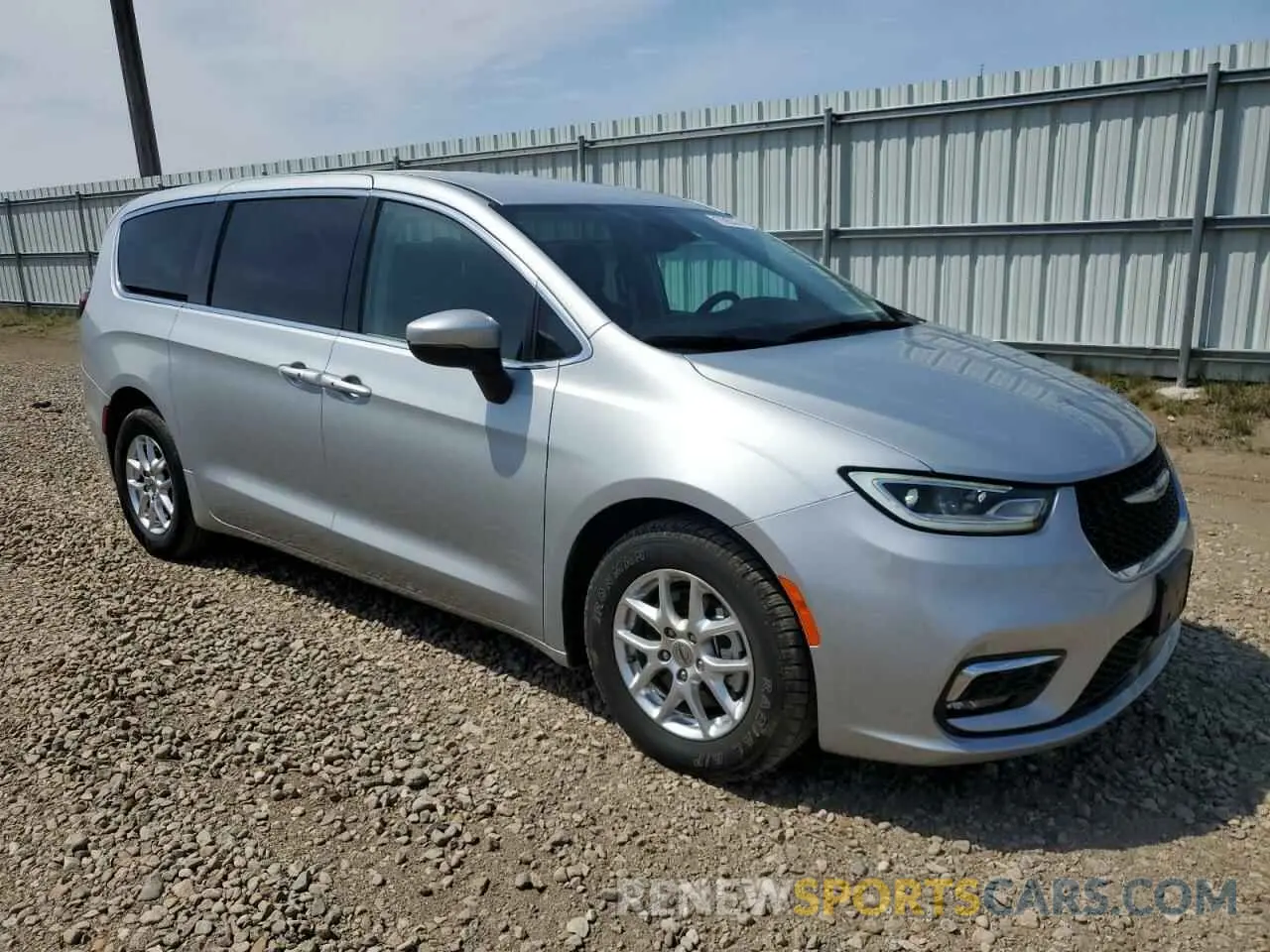 4 Photograph of a damaged car 2C4RC1BG8PR620738 CHRYSLER PACIFICA 2023