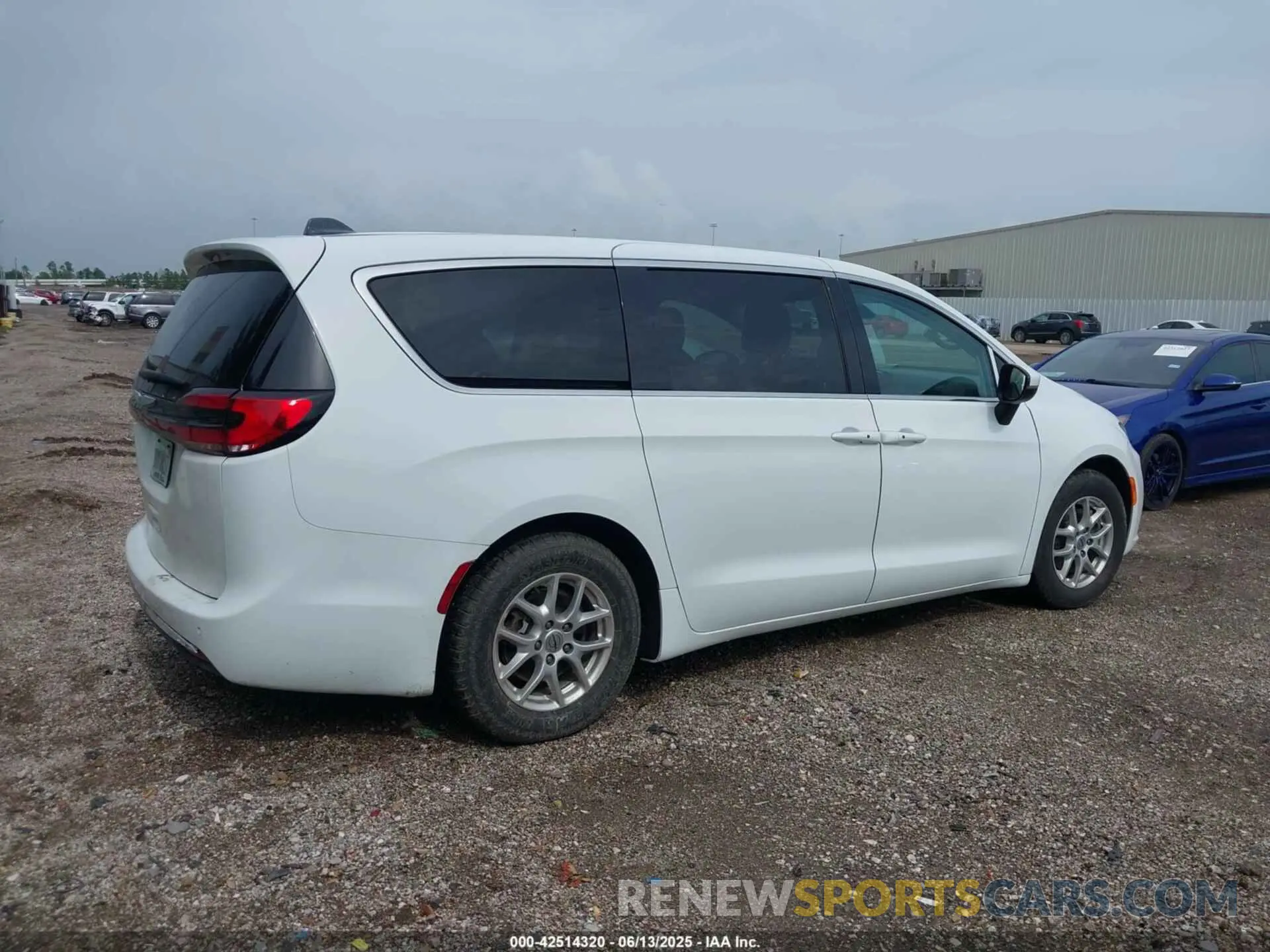 14 Photograph of a damaged car 2C4RC1BG8PR623851 CHRYSLER PACIFICA 2023