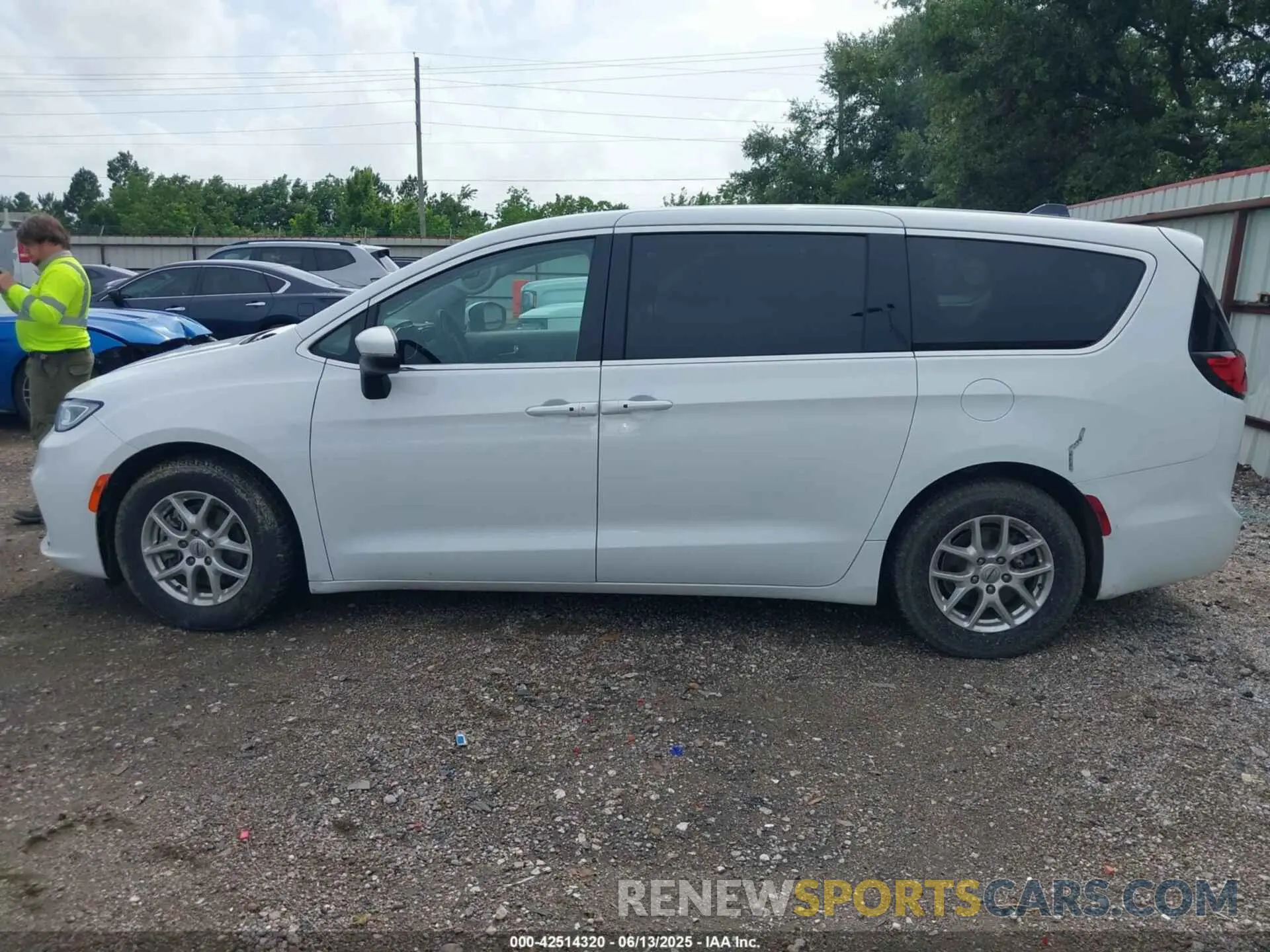 15 Photograph of a damaged car 2C4RC1BG8PR623851 CHRYSLER PACIFICA 2023