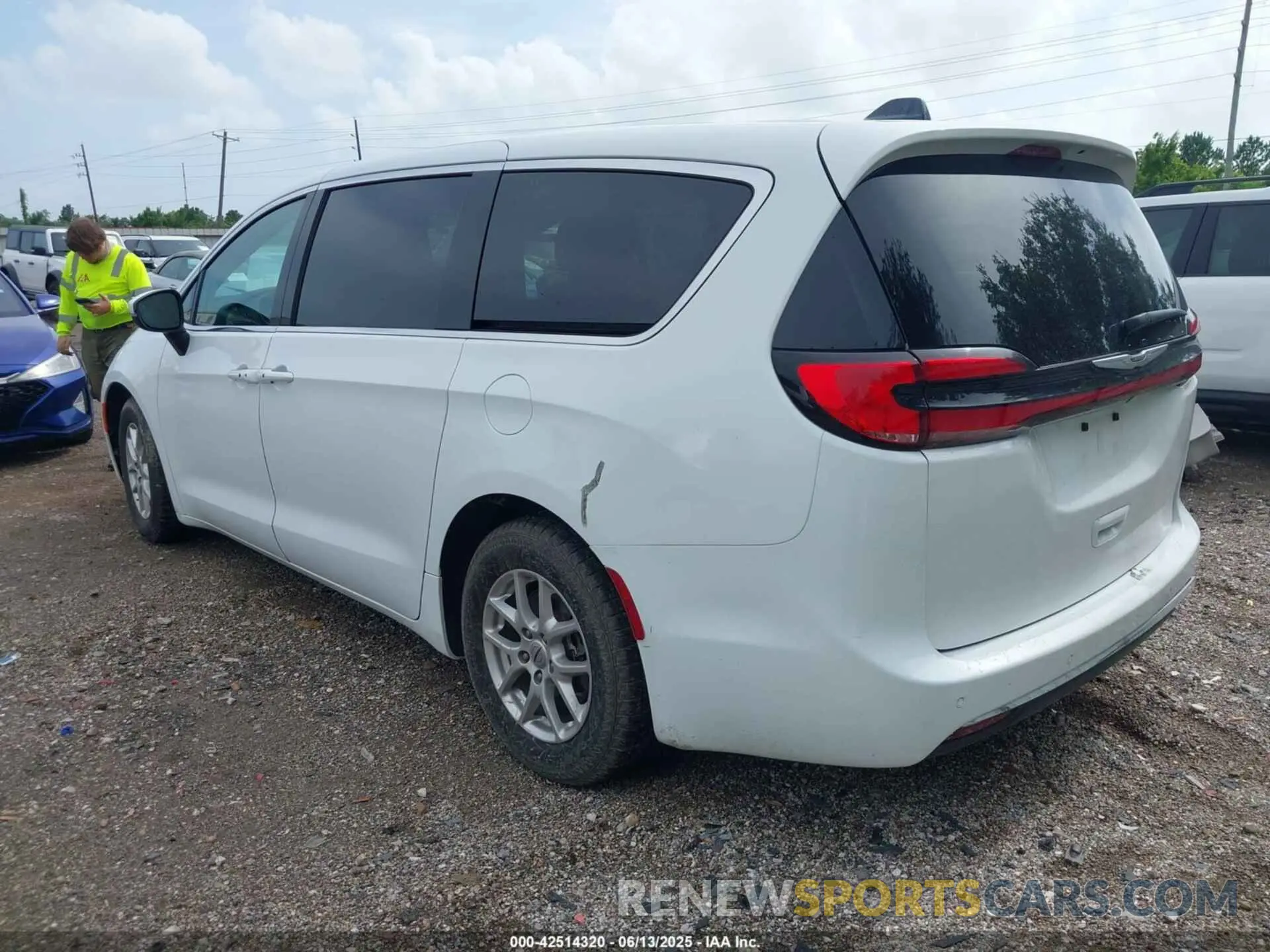 3 Photograph of a damaged car 2C4RC1BG8PR623851 CHRYSLER PACIFICA 2023