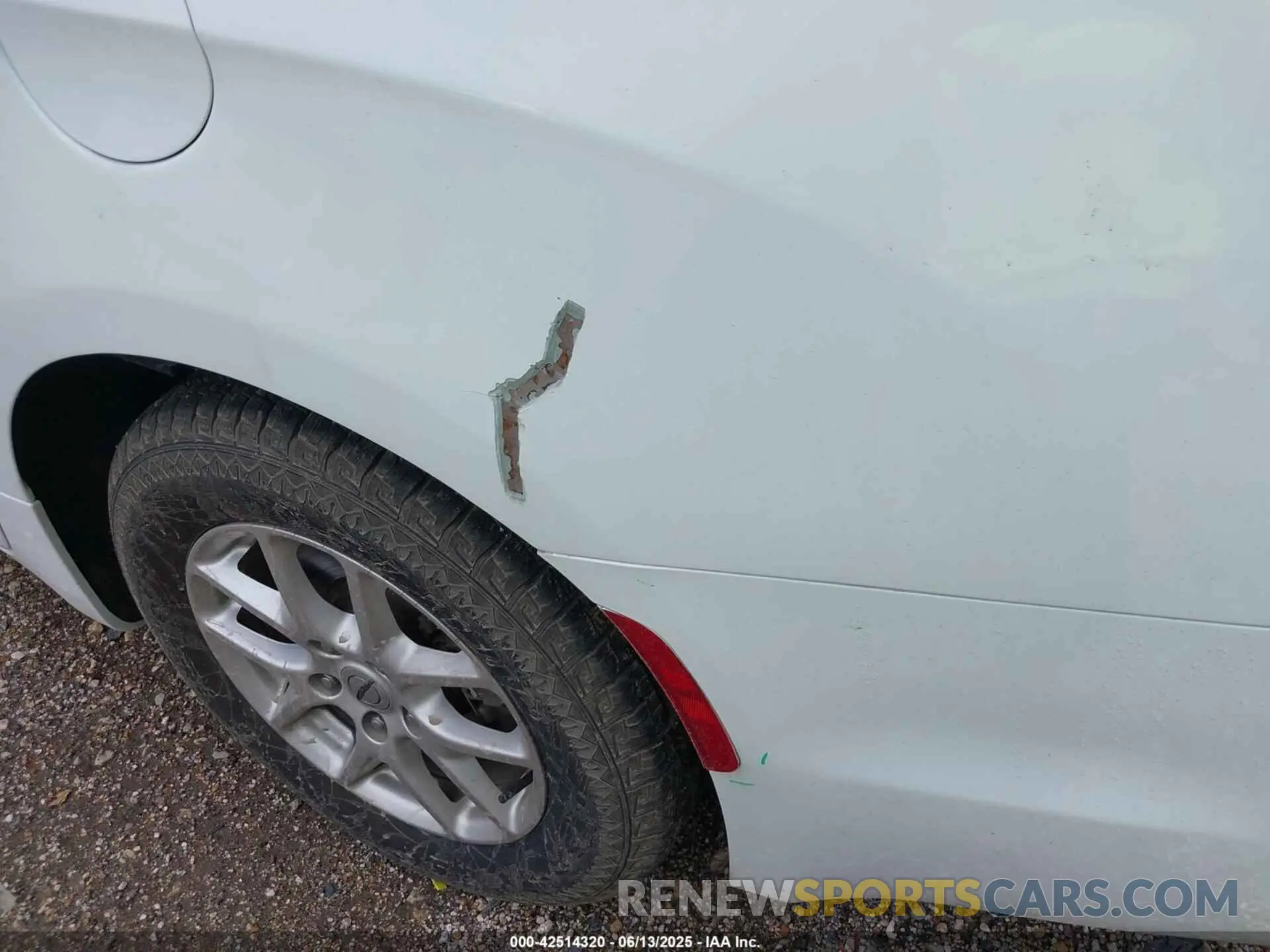 6 Photograph of a damaged car 2C4RC1BG8PR623851 CHRYSLER PACIFICA 2023