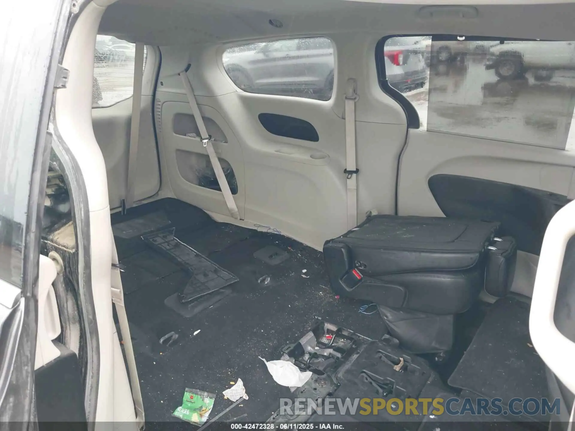 8 Photograph of a damaged car 2C4RC1BG9PR505260 CHRYSLER PACIFICA 2023