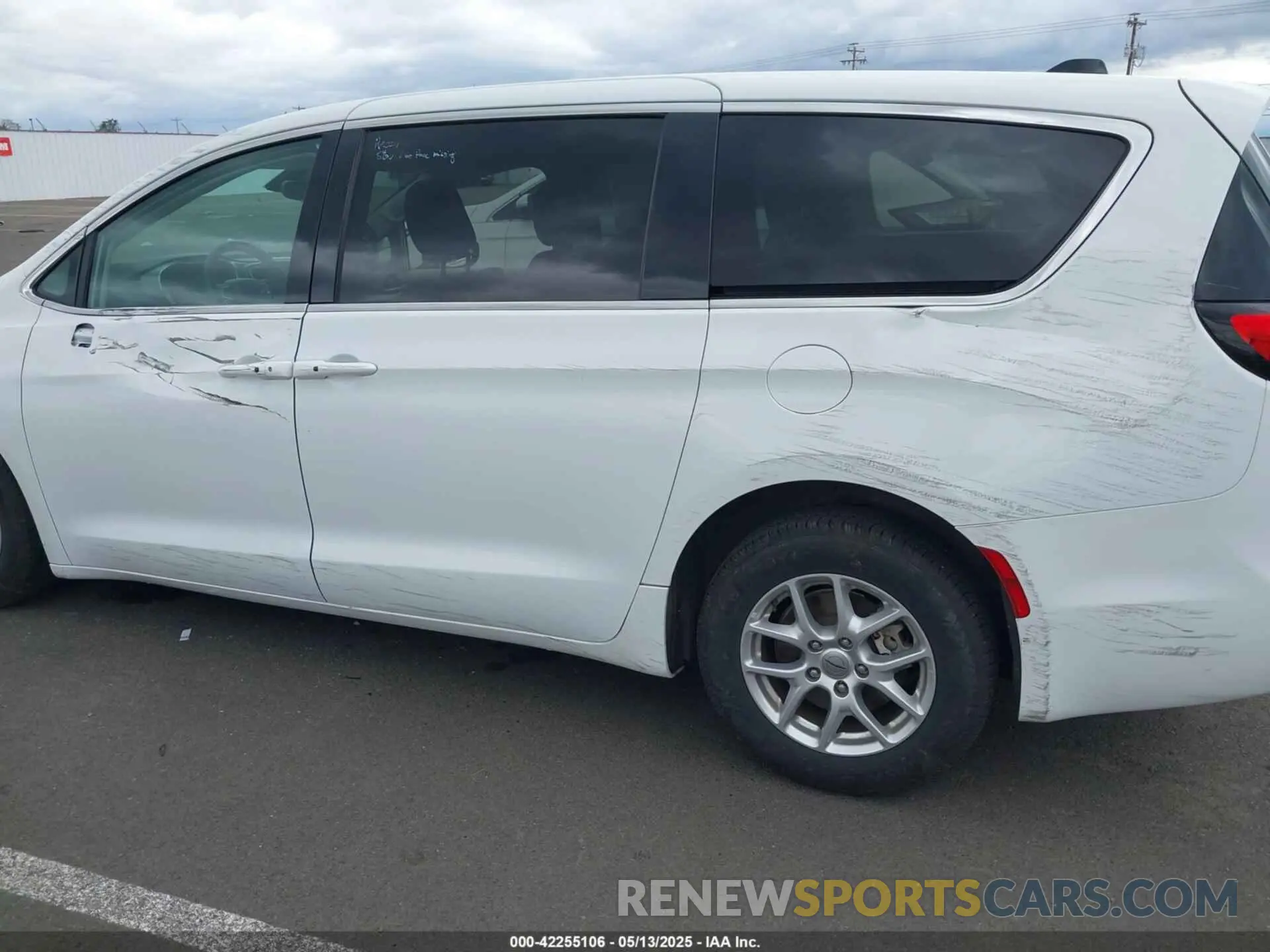 18 Photograph of a damaged car 2C4RC1BG9PR521572 CHRYSLER PACIFICA 2023