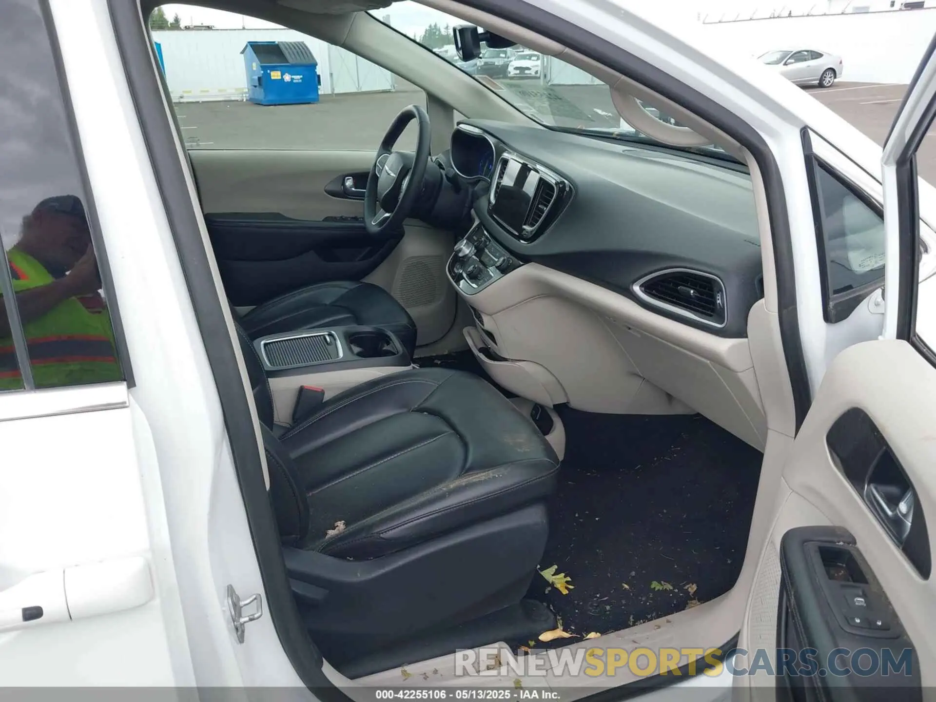 5 Photograph of a damaged car 2C4RC1BG9PR521572 CHRYSLER PACIFICA 2023